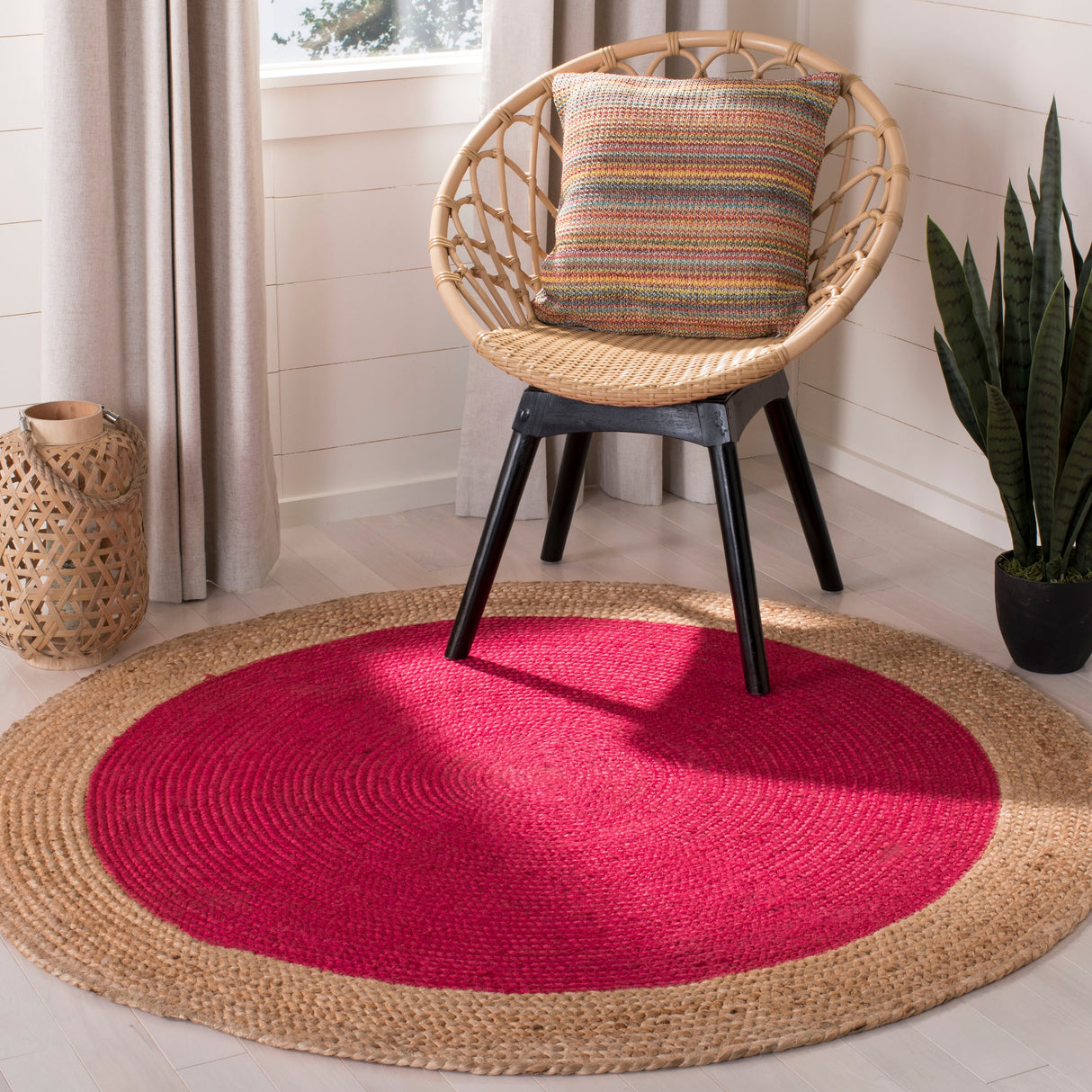 SAFAVIEH Handmade Natural Fiber Jolette Bordered Round Jute Rug