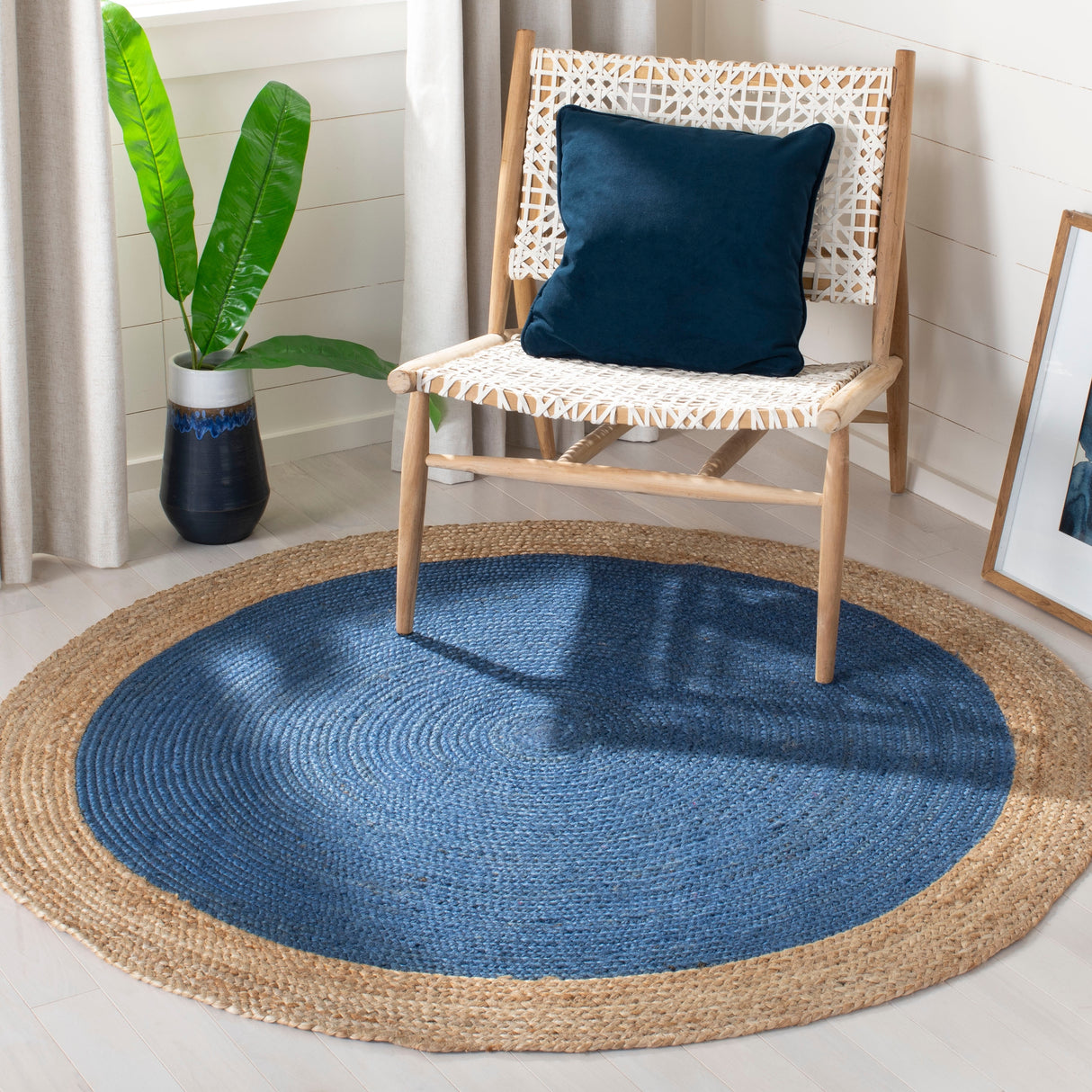 SAFAVIEH Handmade Natural Fiber Jolette Bordered Round Jute Rug