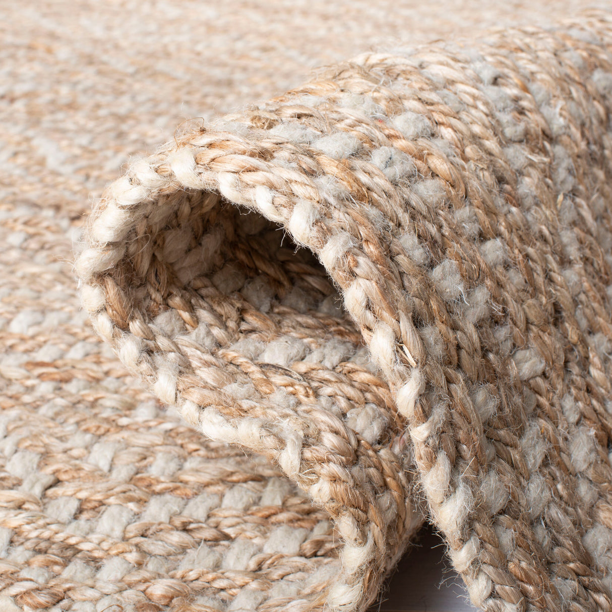 SAFAVIEH Handmade Natural Fiber Lillianna Jute Rug