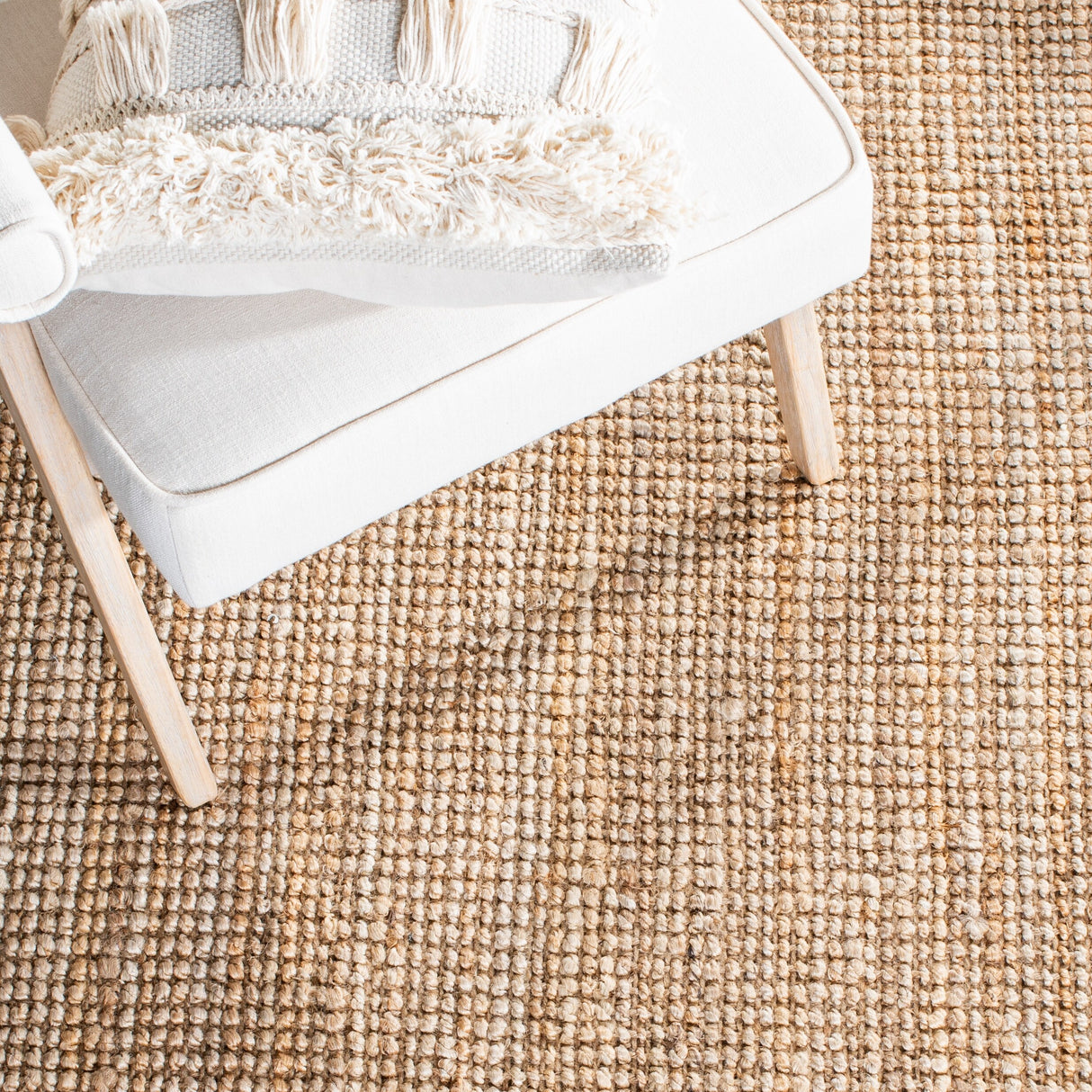 SAFAVIEH Handmade Natural Fiber Mirnesa Jute Rug with Fringe