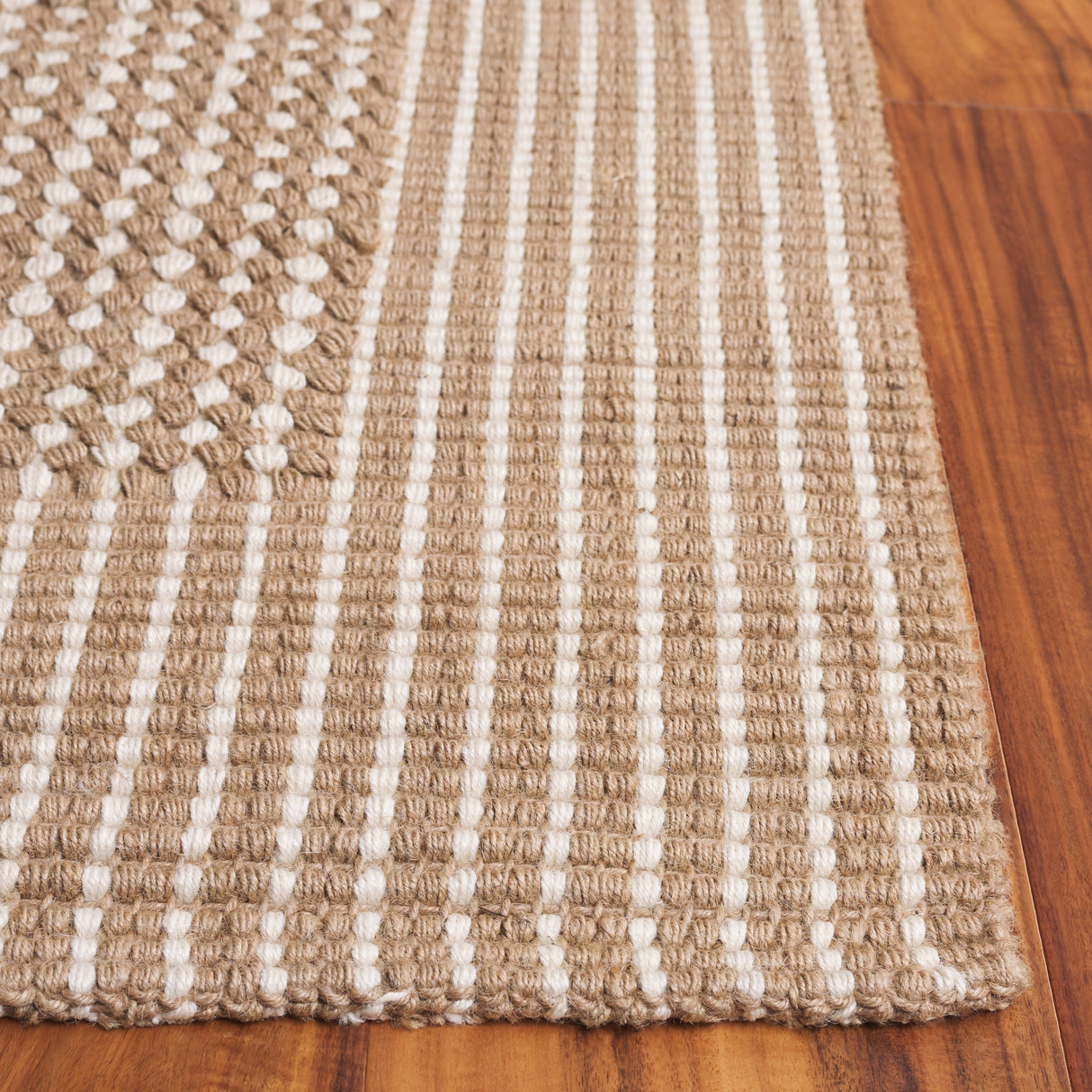 SAFAVIEH Handmade Natural Fiber Mylee Jute Rug