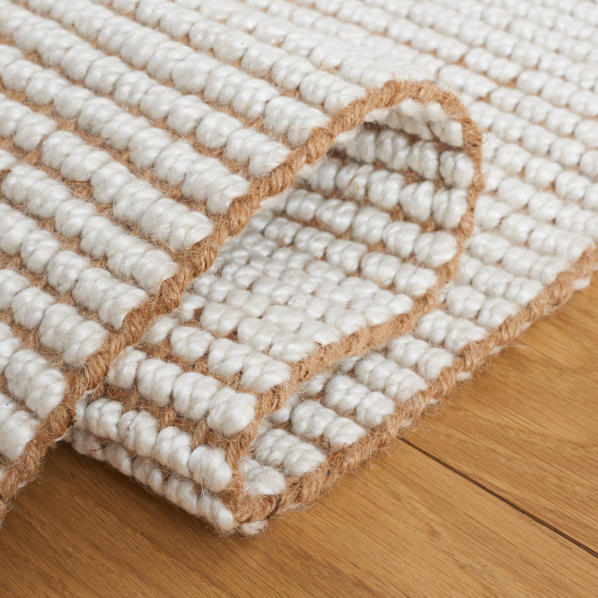 SAFAVIEH Handmade Natural Fiber Reneta Jute Fringe Rug