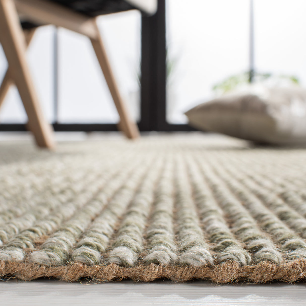 SAFAVIEH Handmade Natural Fiber Reneta Jute Fringe Rug