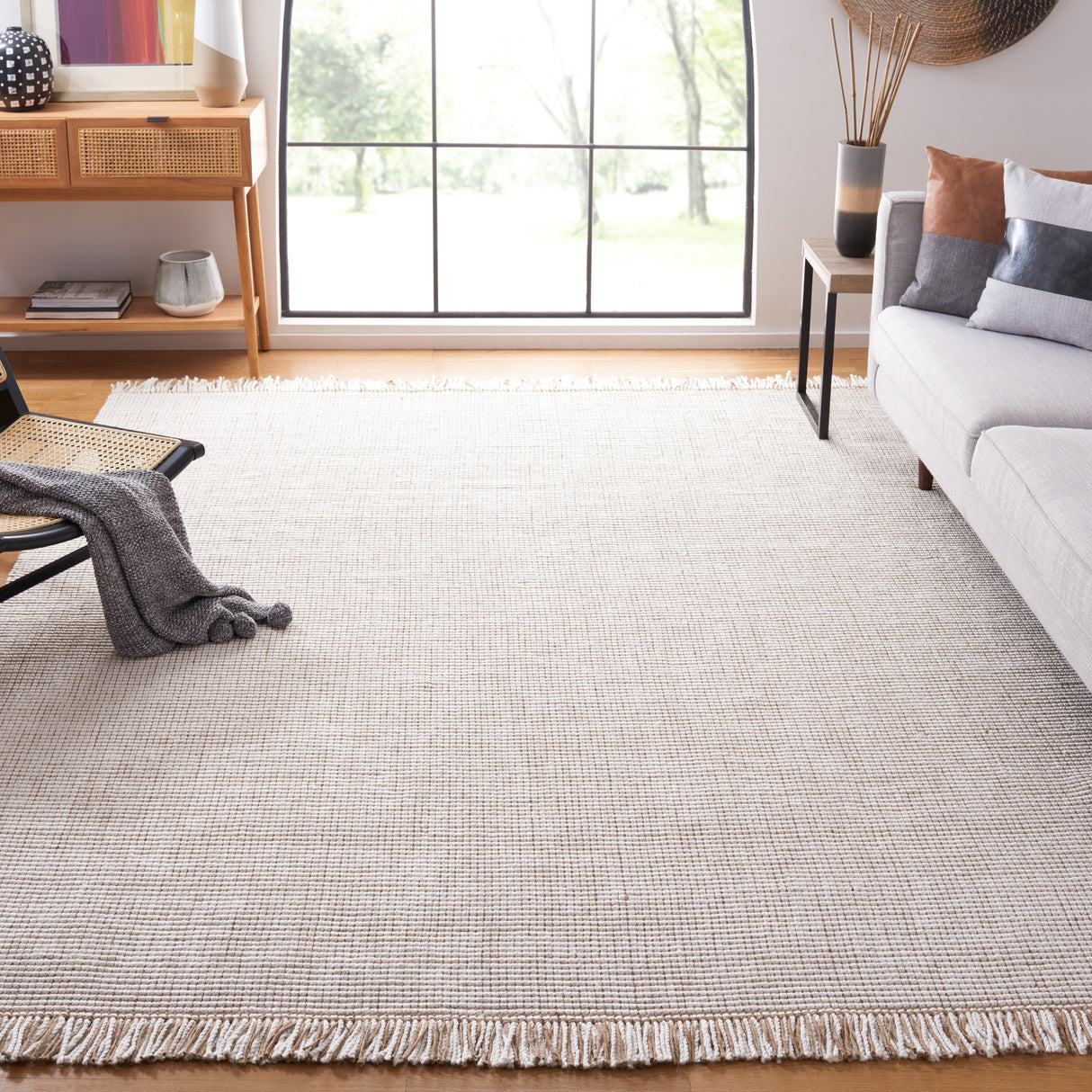 SAFAVIEH Handmade Natural Fiber Reneta Jute Fringe Rug