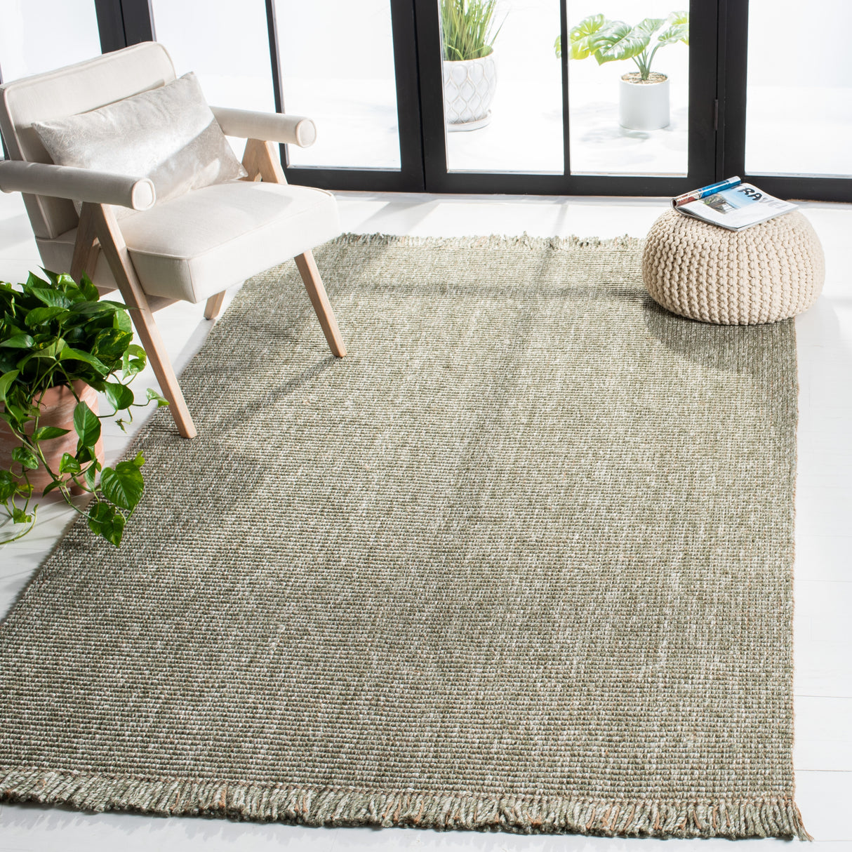 SAFAVIEH Handmade Natural Fiber Reneta Jute Fringe Rug