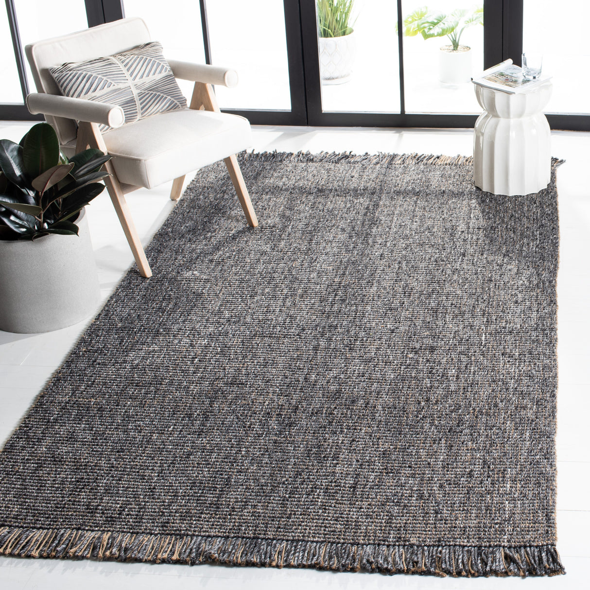 SAFAVIEH Handmade Natural Fiber Reneta Jute Fringe Rug