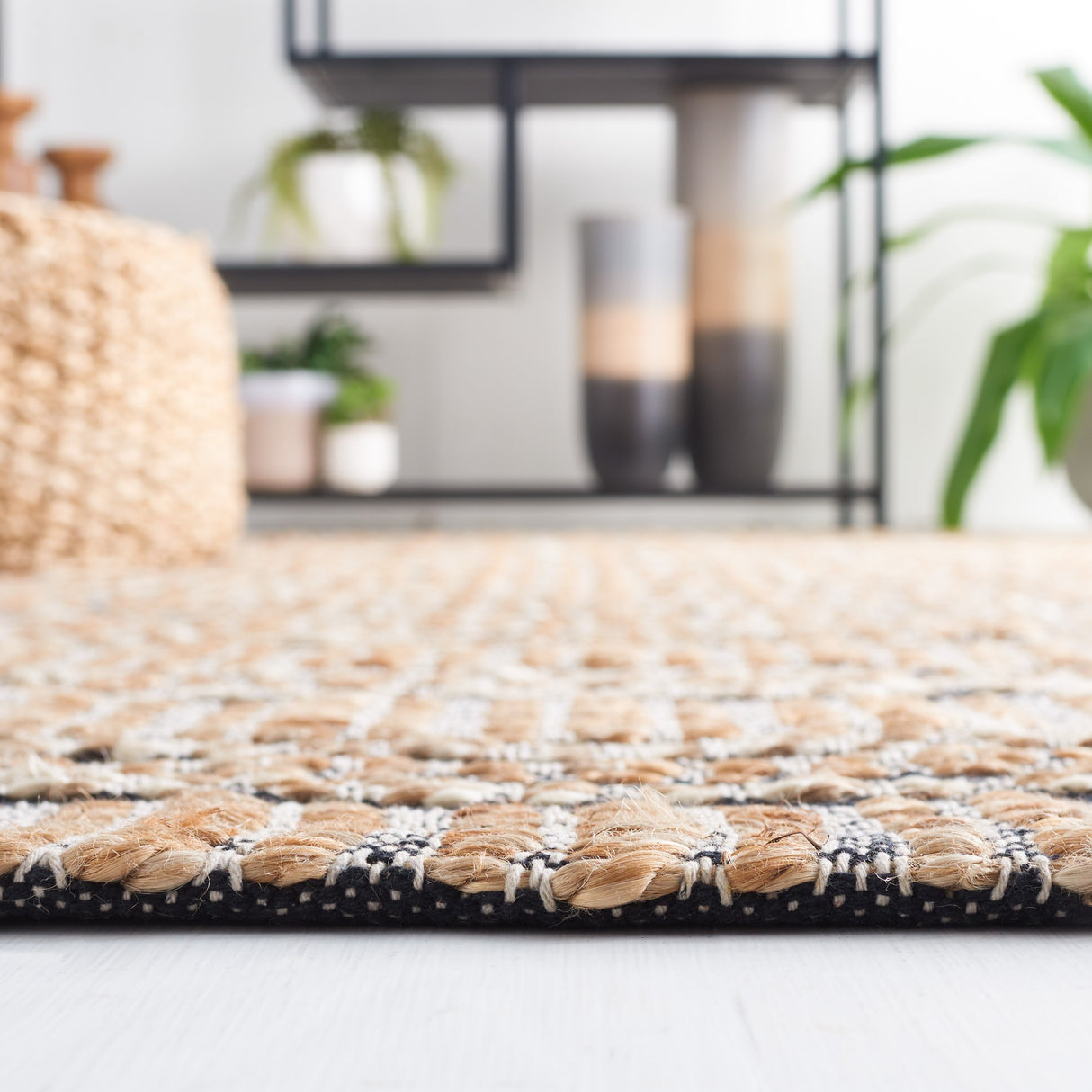 SAFAVIEH Handmade Natural Fiber Riya Geometric Seagrass Rug