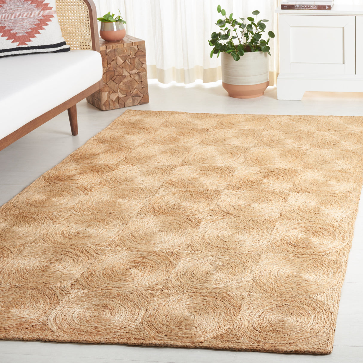 SAFAVIEH Handmade Natural Fiber Sanaa Farmhouse Geometric Jute Rug