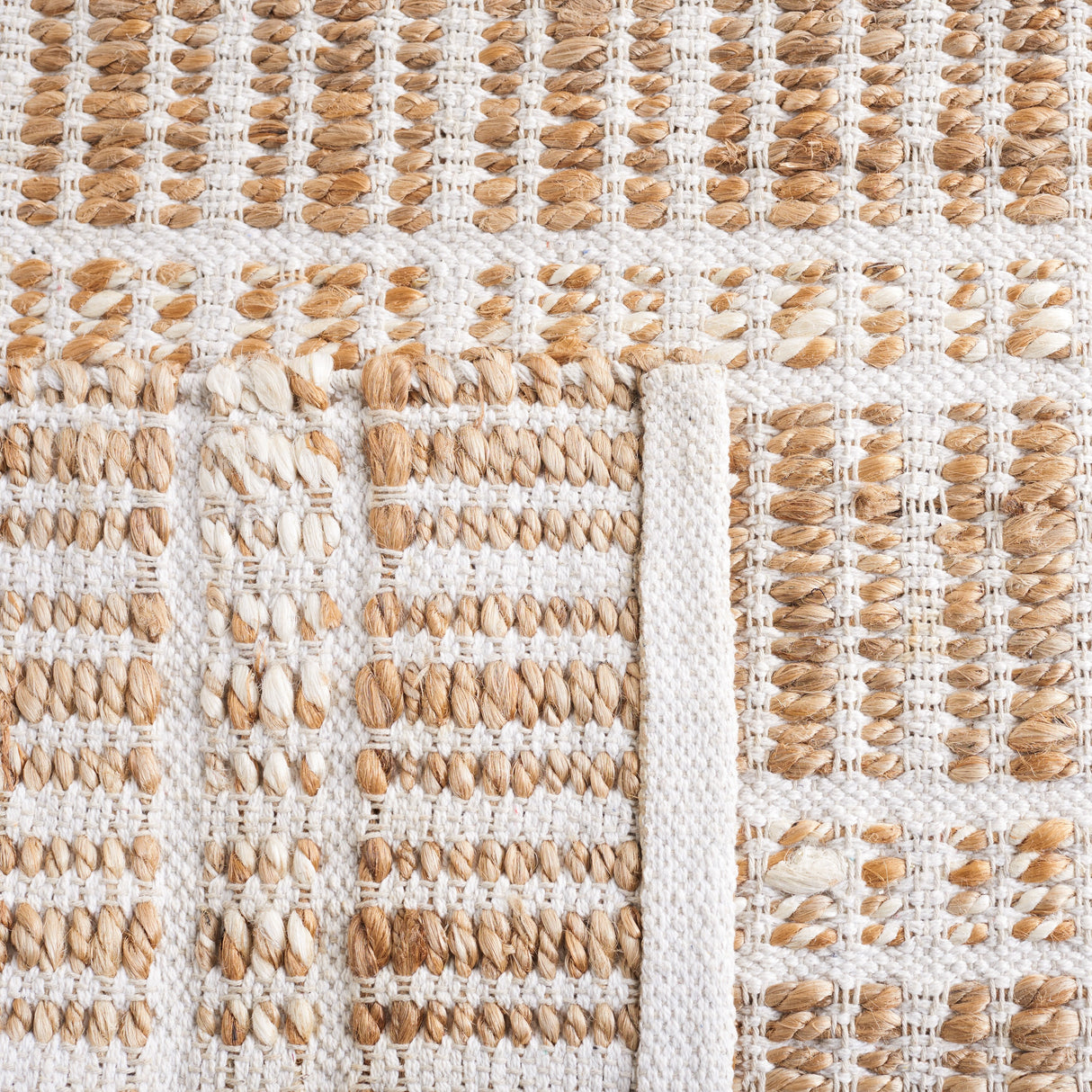 SAFAVIEH Handmade Natural Fiber Undis Geometric Seagrass Rug