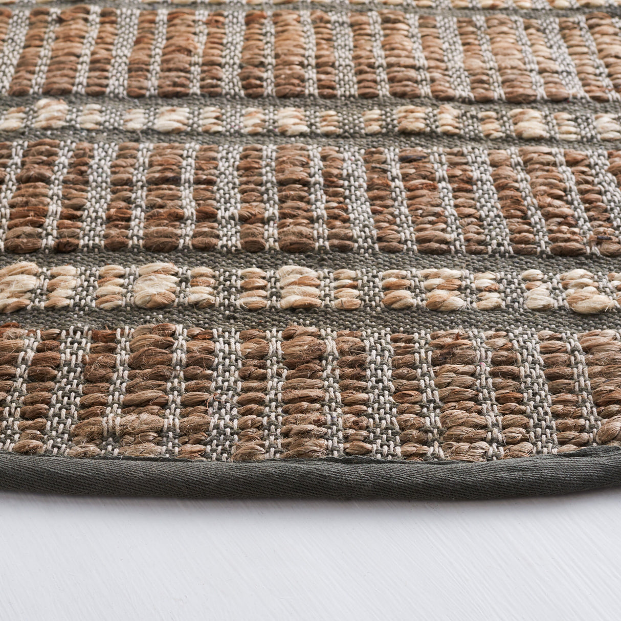 SAFAVIEH Handmade Natural Fiber Undis Geometric Seagrass Rug