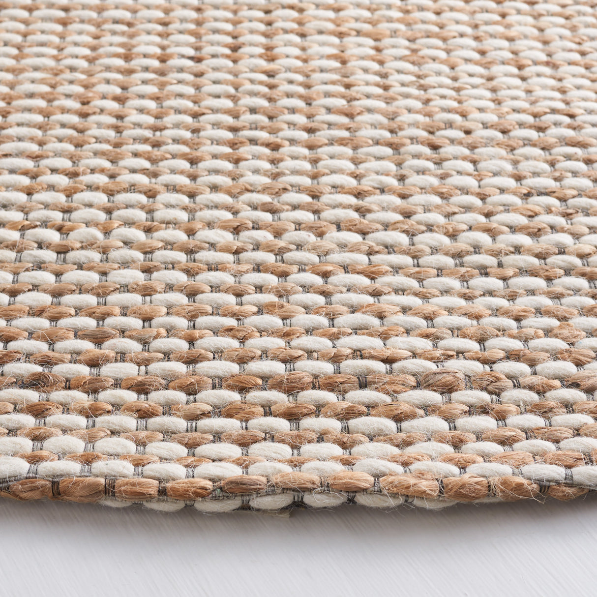 SAFAVIEH Handmade Natural Fiber Yareli Jute & Wool Rug..