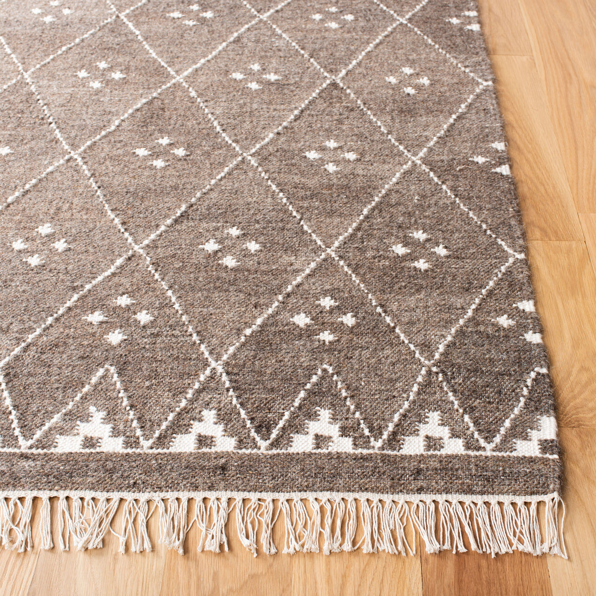 SAFAVIEH Handmade Natural Kilim Akmaral Wool Rug with Fringe