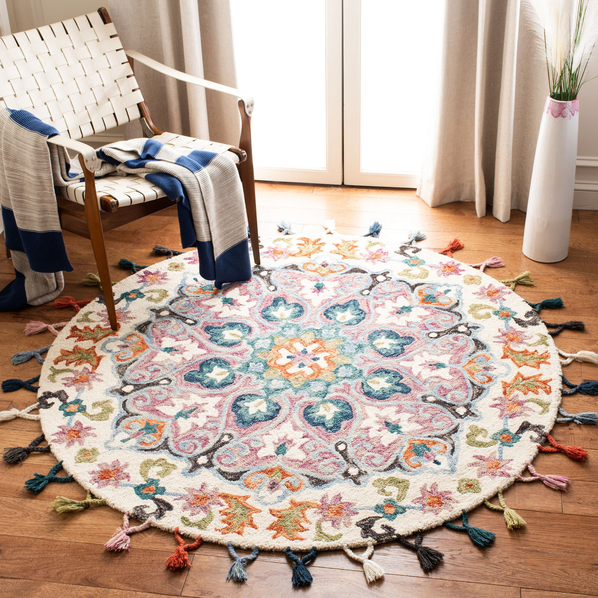 SAFAVIEH Handmade Novelty Evelin Bohemian Floral Wool Rug