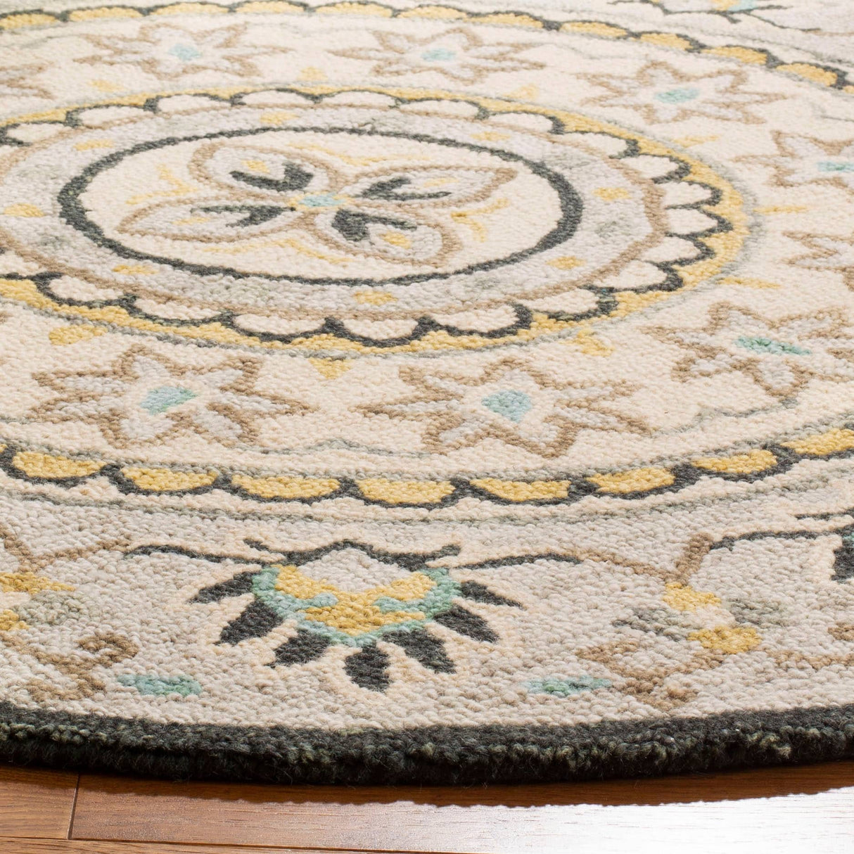 SAFAVIEH Handmade Novelty Jaylynn Mandala Wool Rug