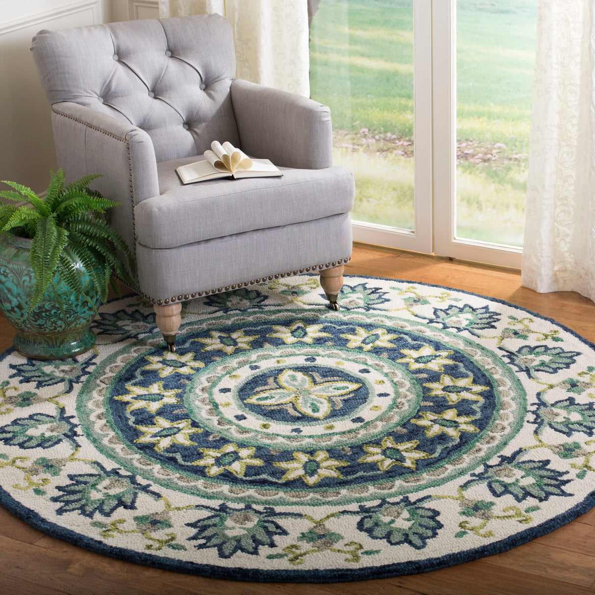 SAFAVIEH Handmade Novelty Jaylynn Mandala Wool Rug