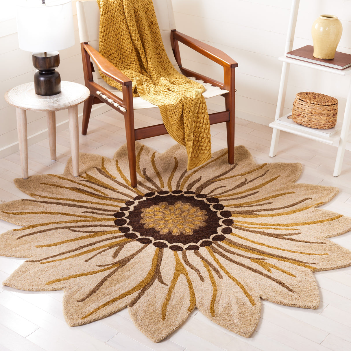 SAFAVIEH Handmade Novelty Lissy Floral Wool Rug