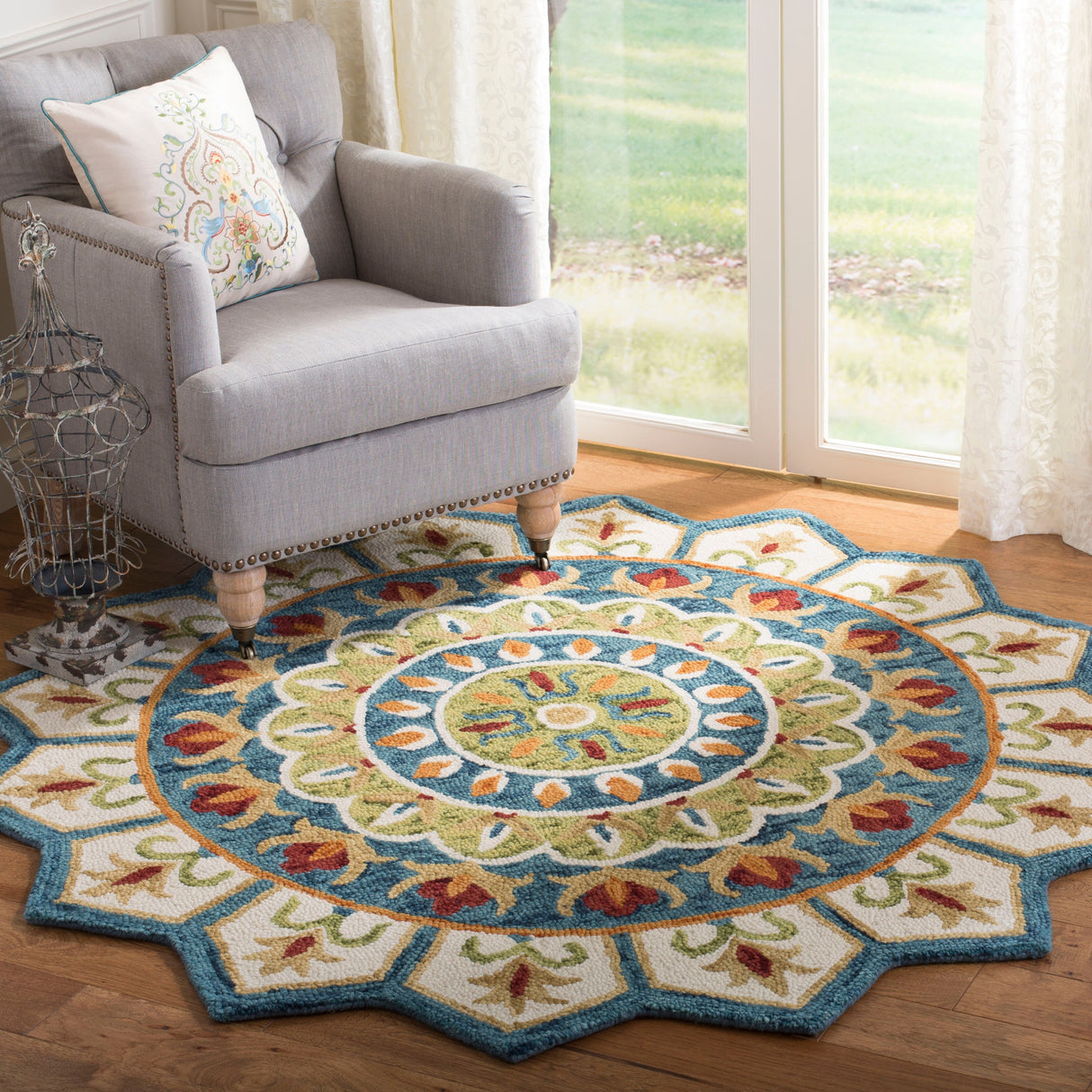 SAFAVIEH Handmade Novelty Rianna Mandala Wool Rug