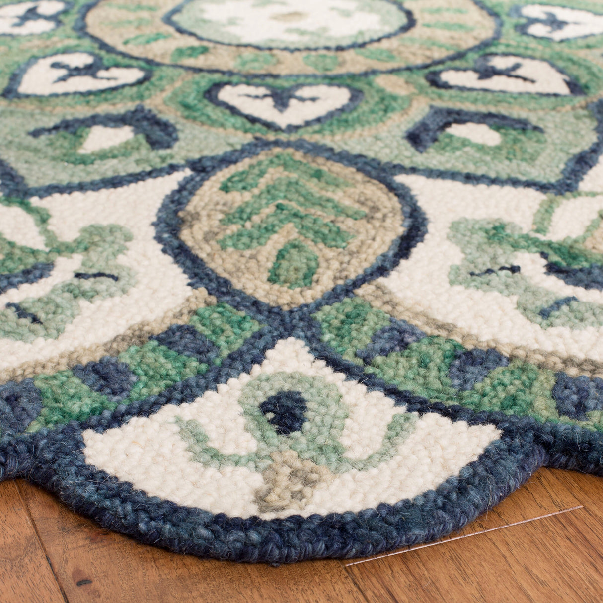 SAFAVIEH Handmade Novelty Sheyla Ornate Flower Wool Rug