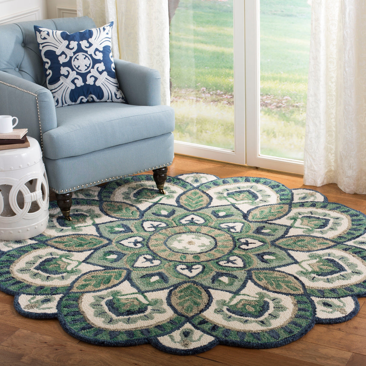 SAFAVIEH Handmade Novelty Sheyla Ornate Flower Wool Rug