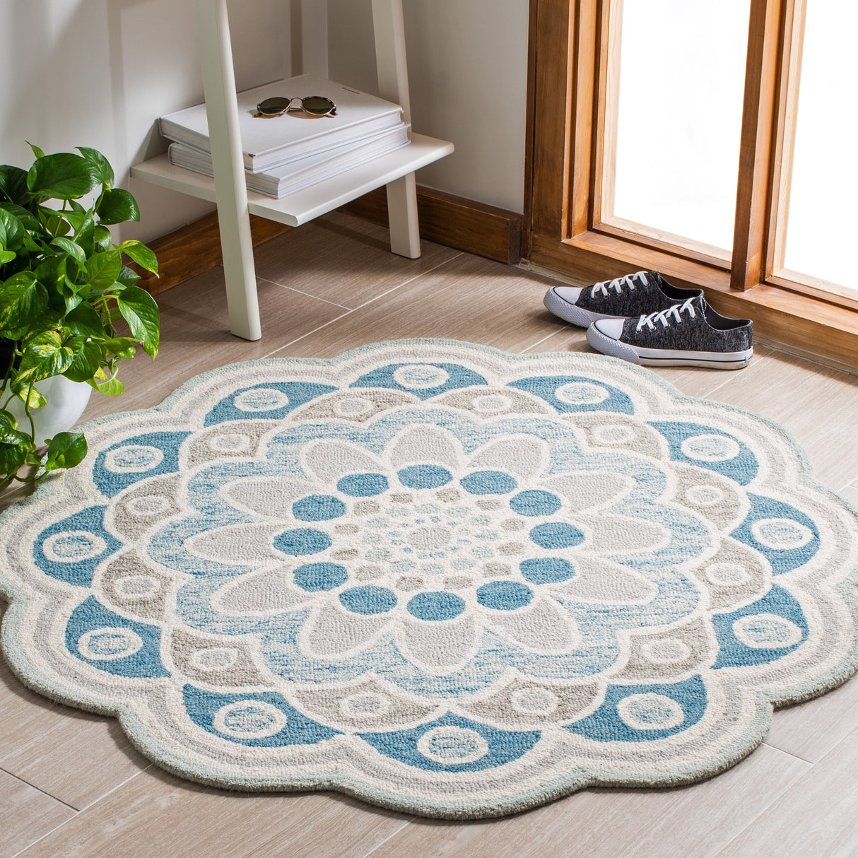 SAFAVIEH Handmade Novelty Zehra Flower Wool Rug