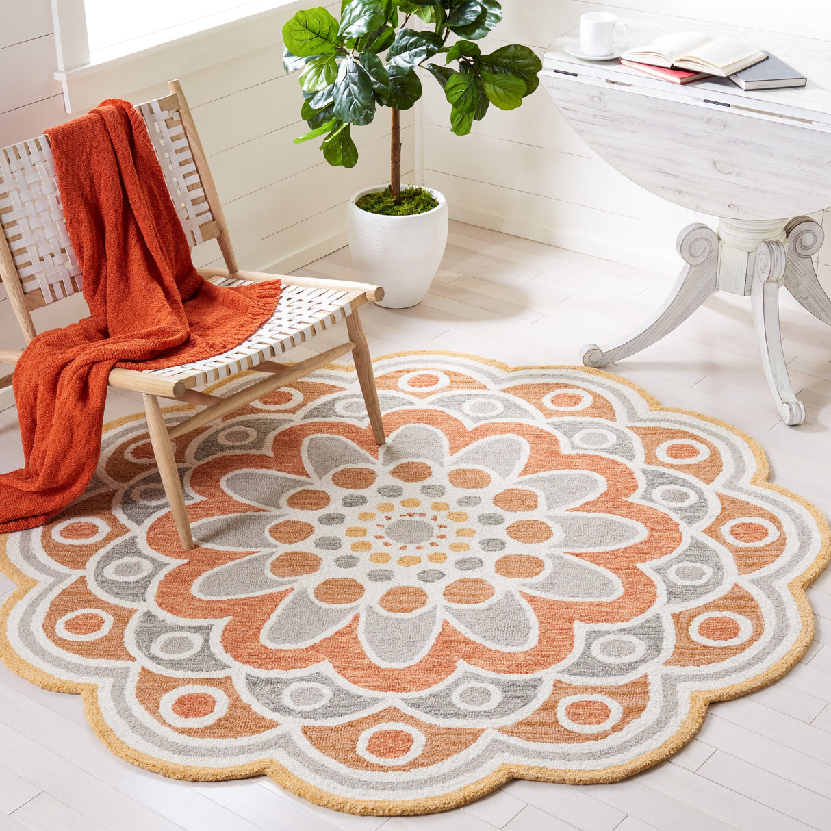 SAFAVIEH Handmade Novelty Zehra Flower Wool Rug