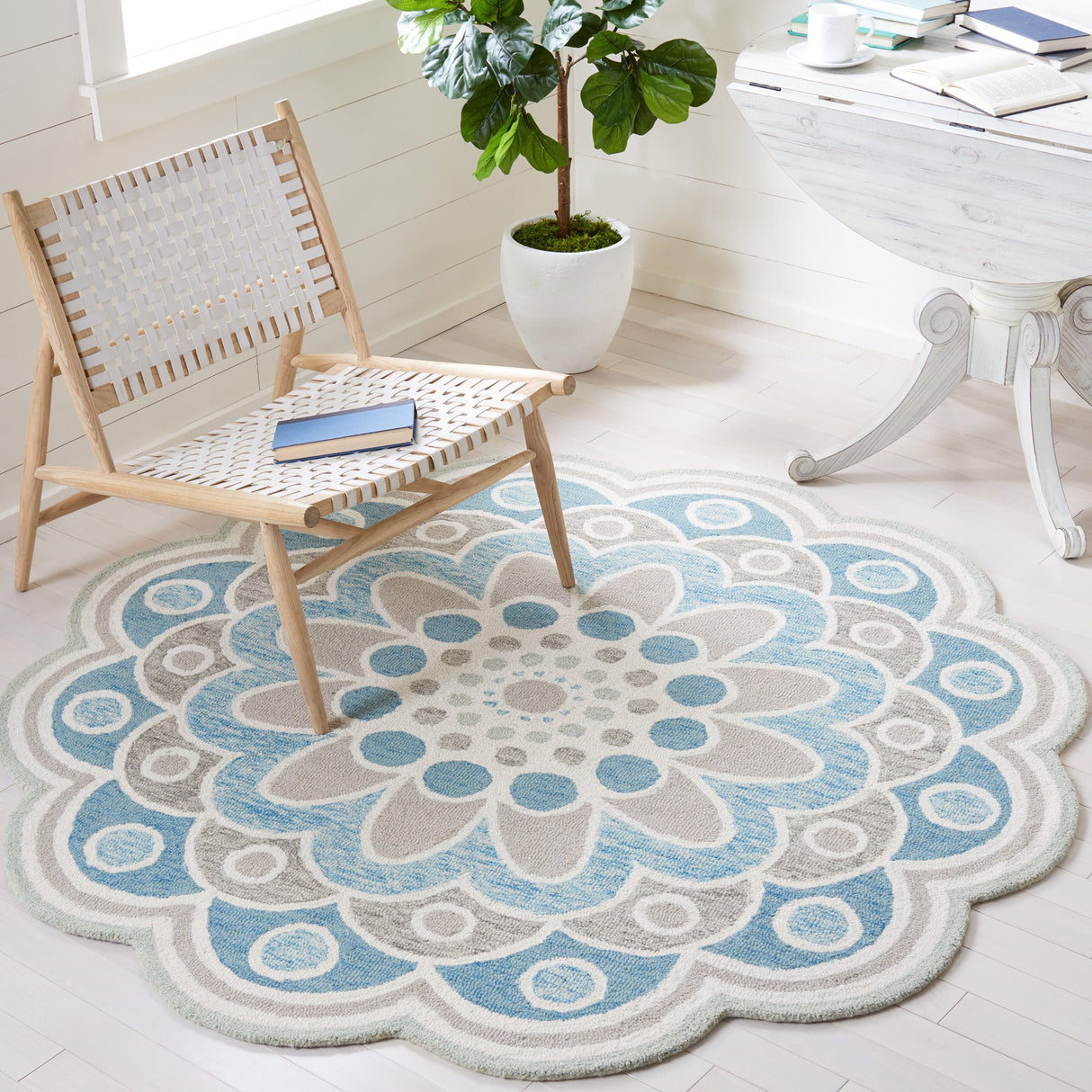 SAFAVIEH Handmade Novelty Zehra Flower Wool Rug