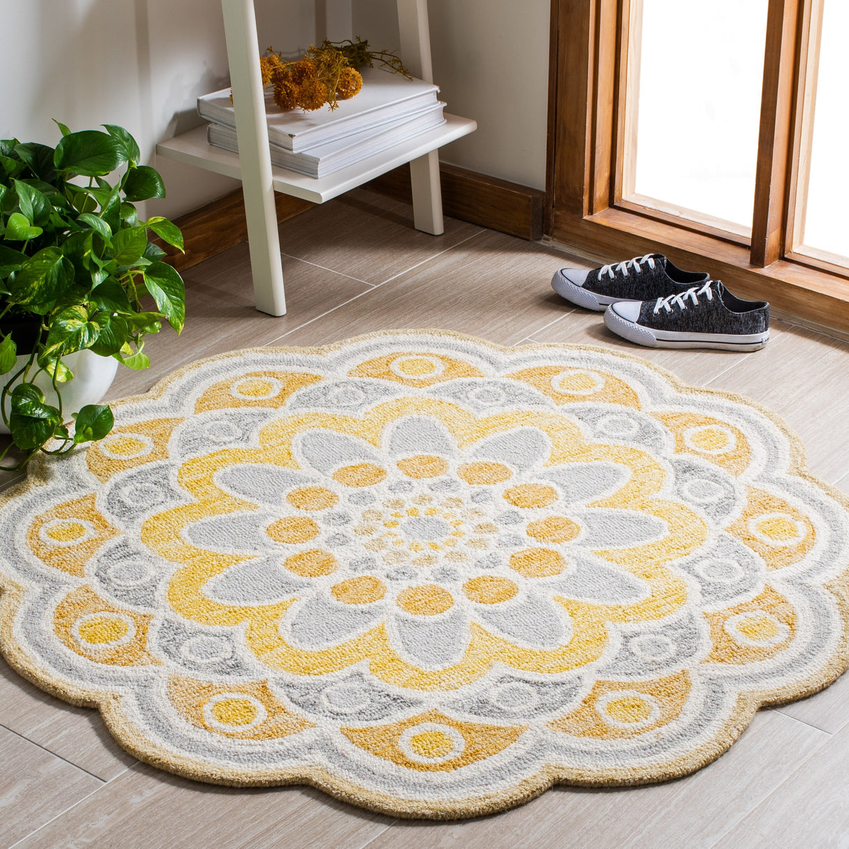 SAFAVIEH Handmade Novelty Zehra Flower Wool Rug