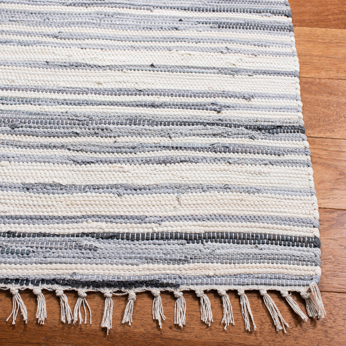 SAFAVIEH Handmade Rag Rug Jakayla with Fringe Casual Stripe