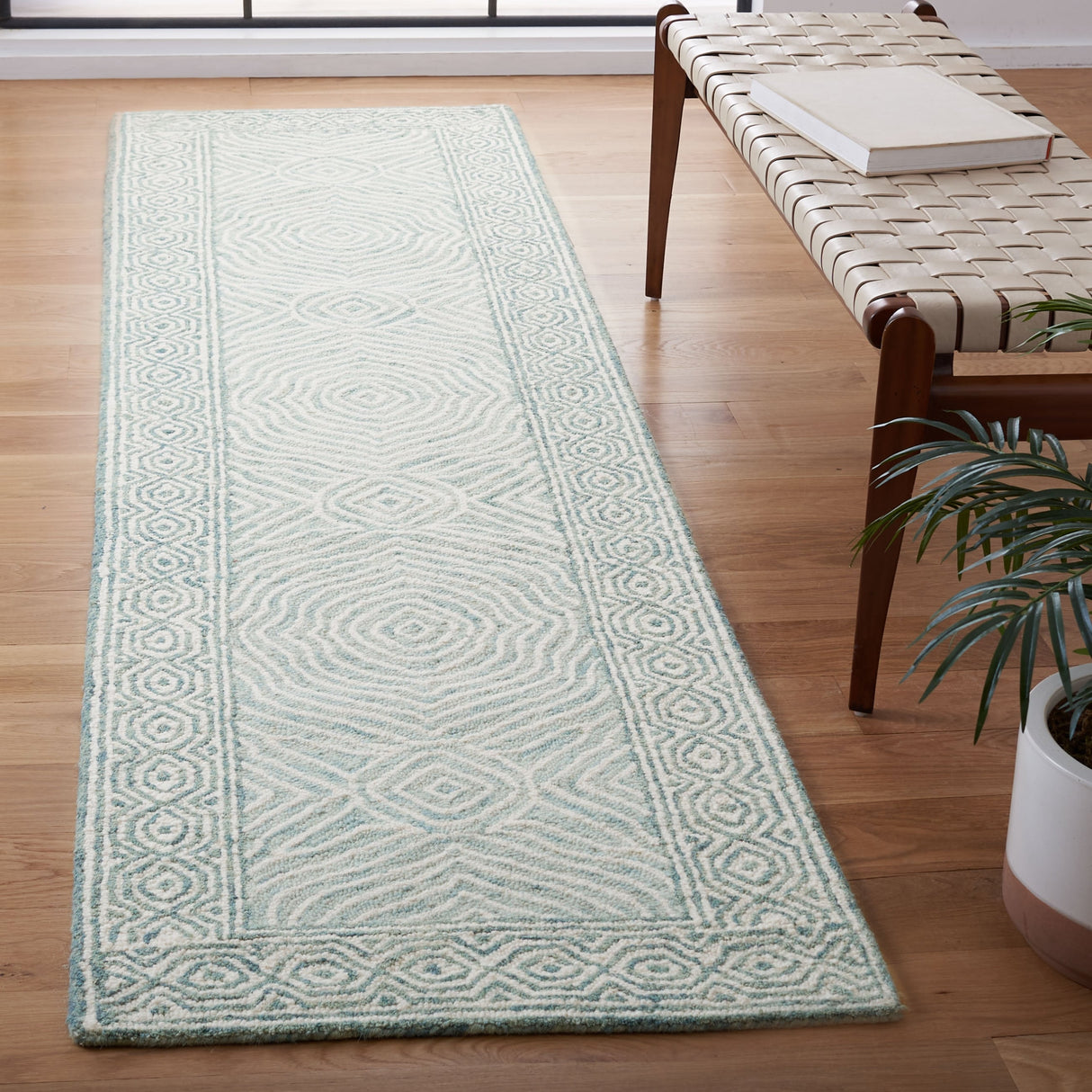 SAFAVIEH Handmade Roslyn Jayda Wool Rug