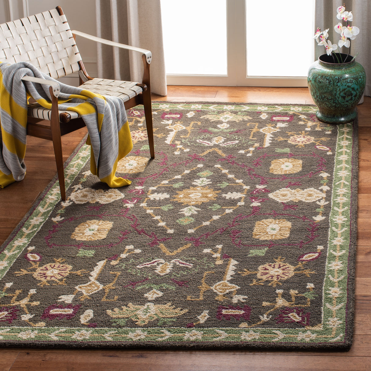 SAFAVIEH Handmade Roslyn Lucica Modern Floral Wool Rug