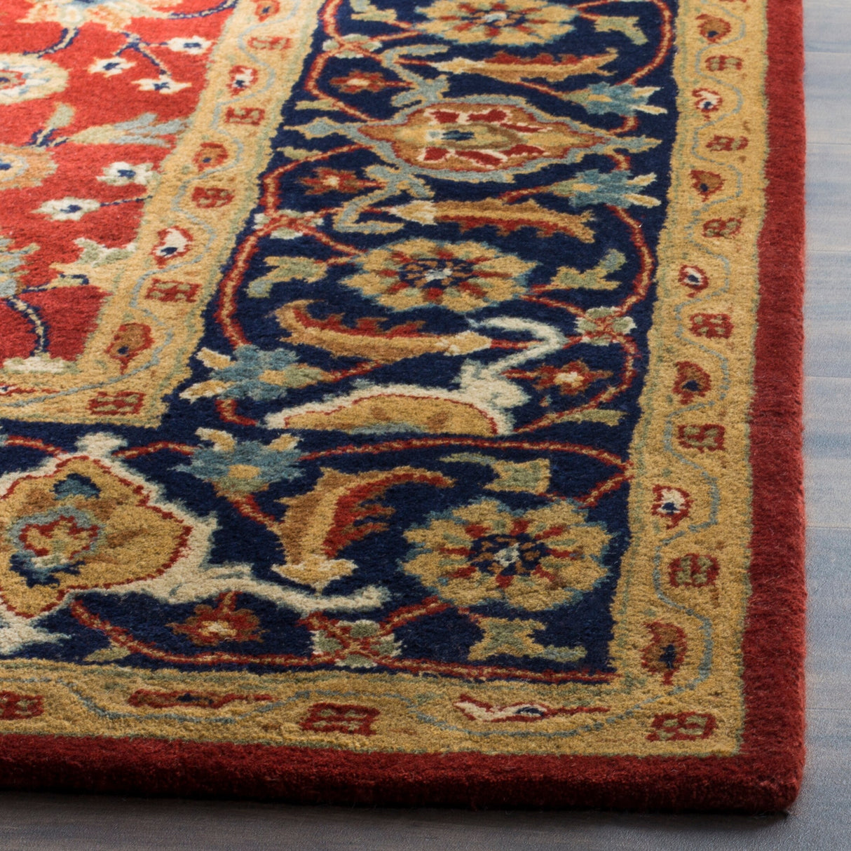 SAFAVIEH Handmade Royalty Judita Traditional Oriental Wool Rug