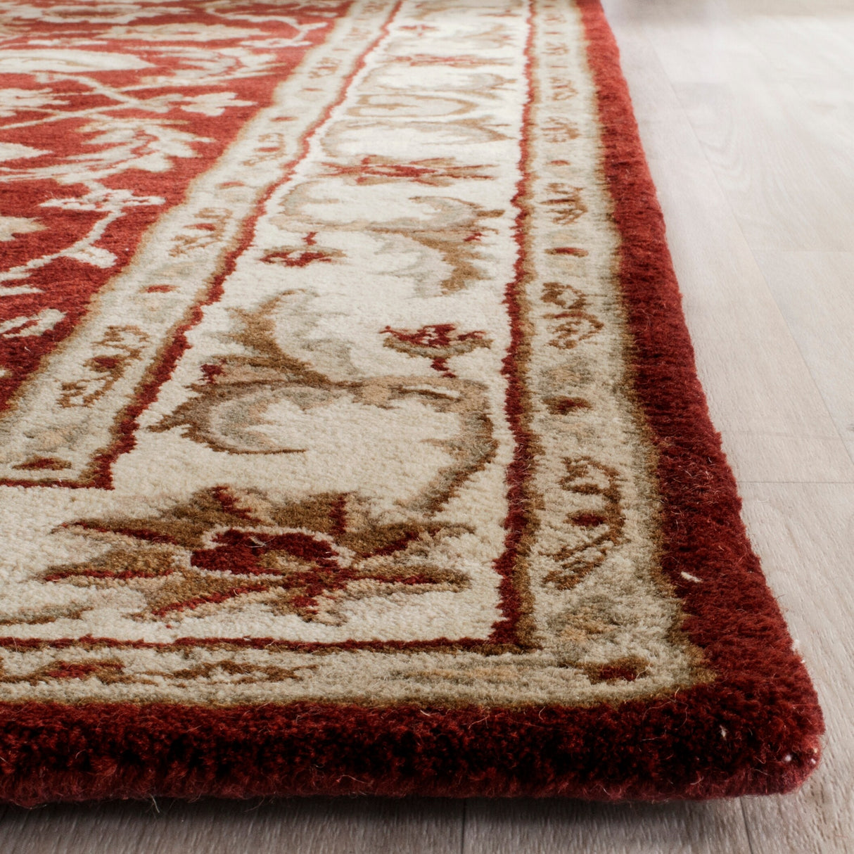 SAFAVIEH Handmade Royalty Soraya Ivory Wool Rug