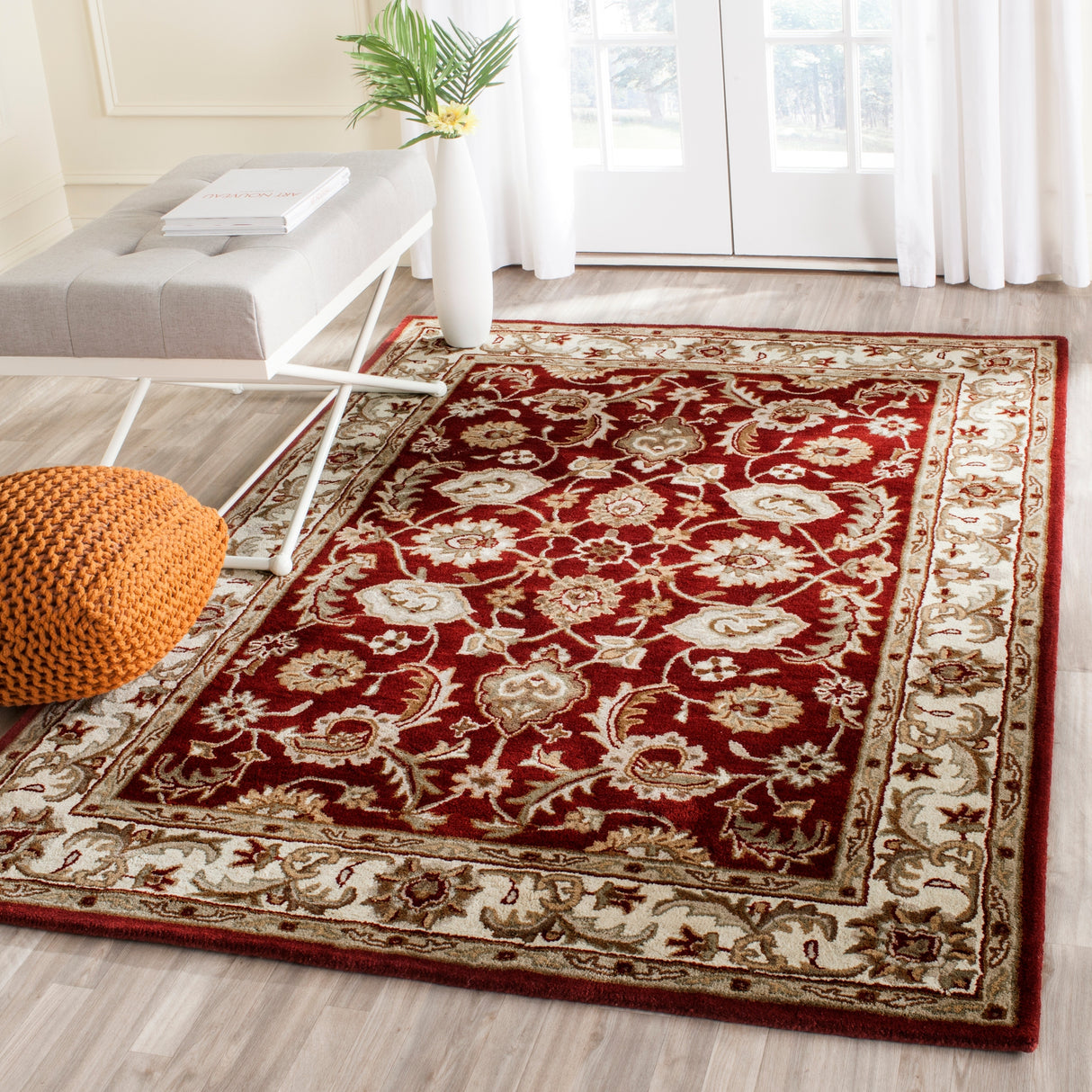 SAFAVIEH Handmade Royalty Soraya Ivory Wool Rug