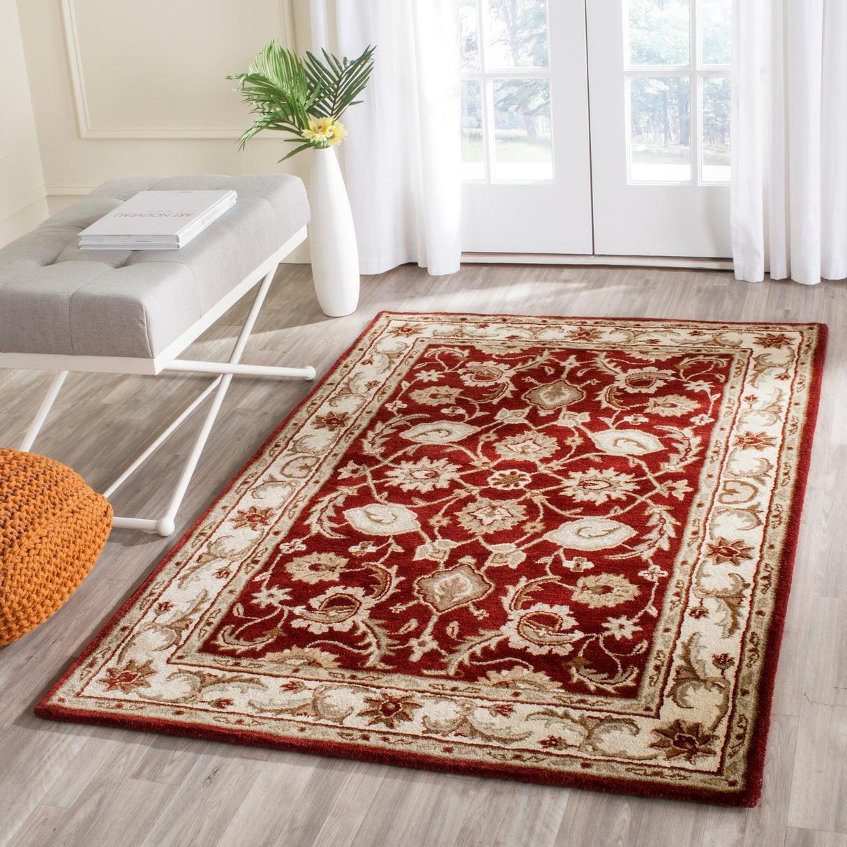 SAFAVIEH Handmade Royalty Soraya Ivory Wool Rug