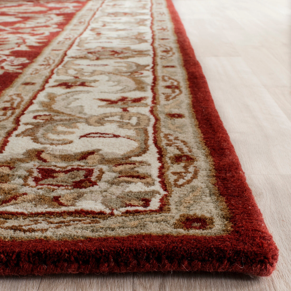 SAFAVIEH Handmade Royalty Soraya Ivory Wool Rug