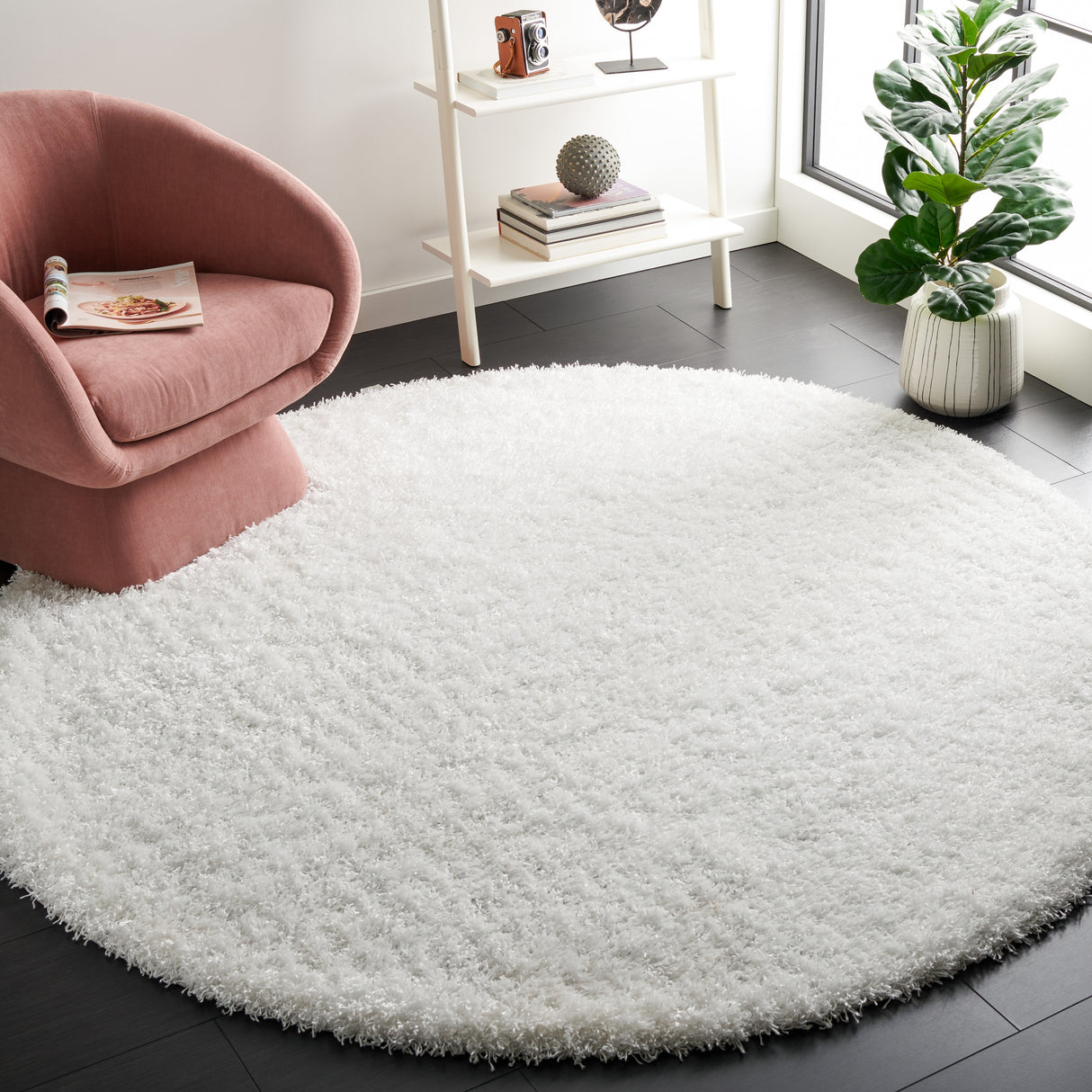 SAFAVIEH Handmade Rubi Shag Mevlide Solid Polyester Rug