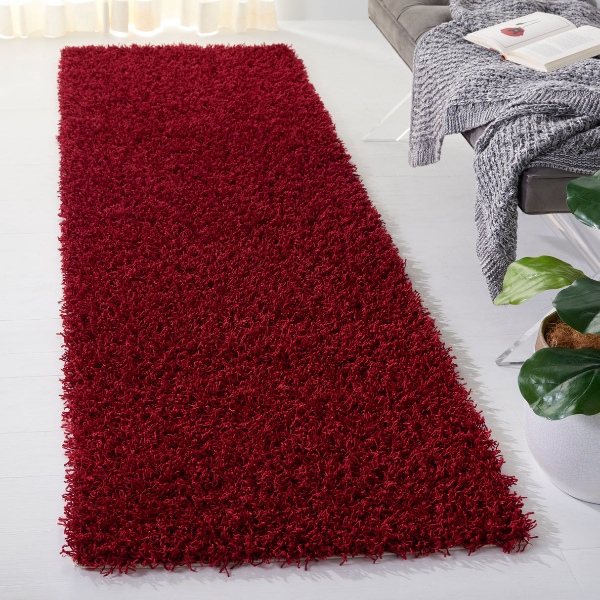 SAFAVIEH Handmade Rubi Shag Mevlide Solid Polyester Rug