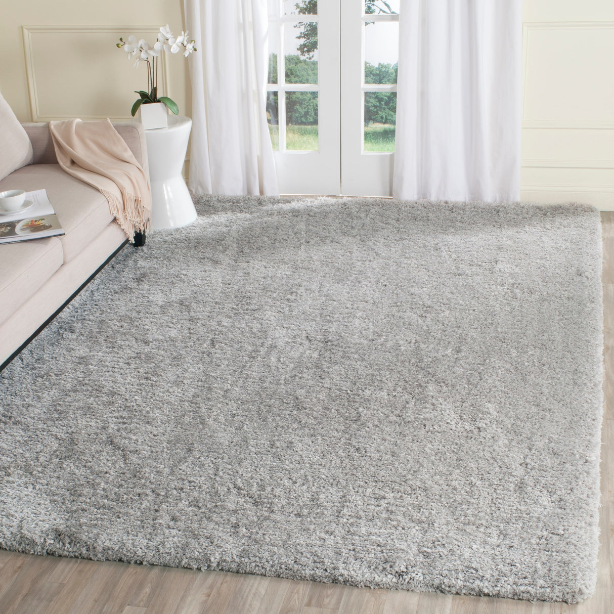 SAFAVIEH Handmade Ryann Shag Anneclaar Solid Polyester Rug