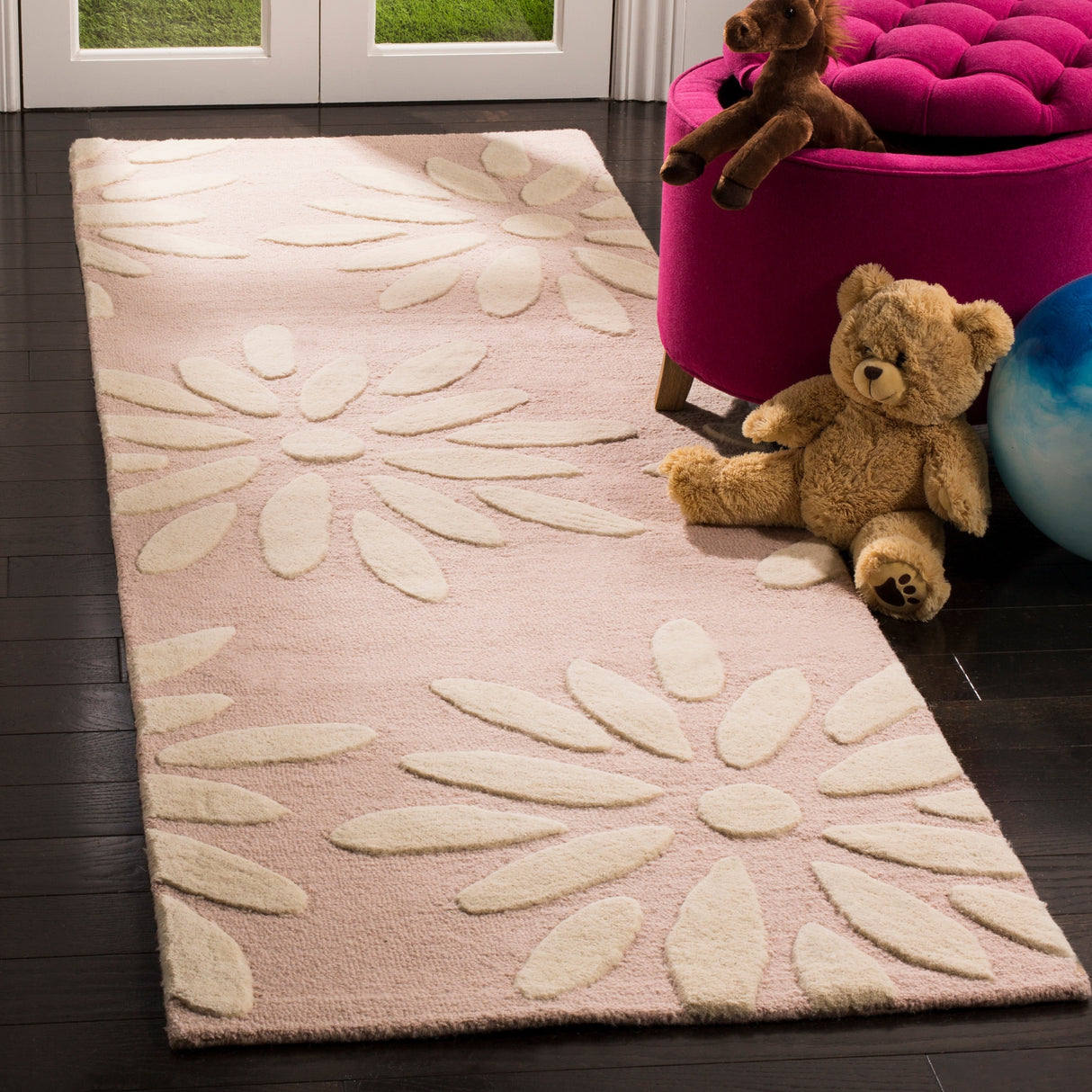 SAFAVIEH Handmade SAFAVIEH Coraima Fleurette & Tween Wool Rug