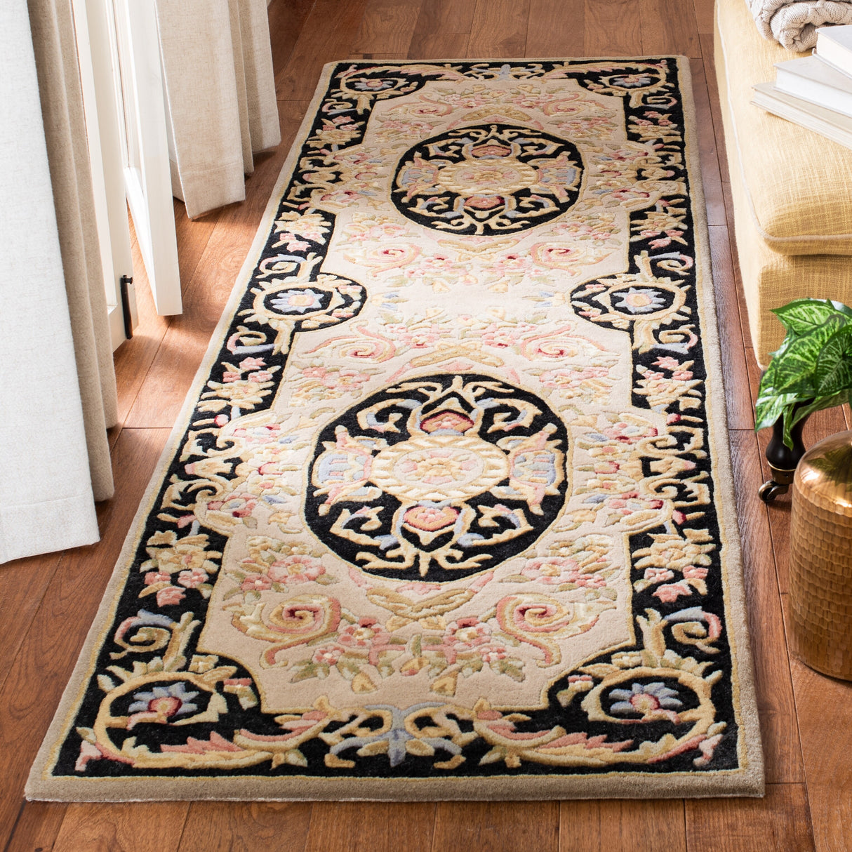 SAFAVIEH Handmade Savonnerie Alice Traditional Oriental Wool Rug