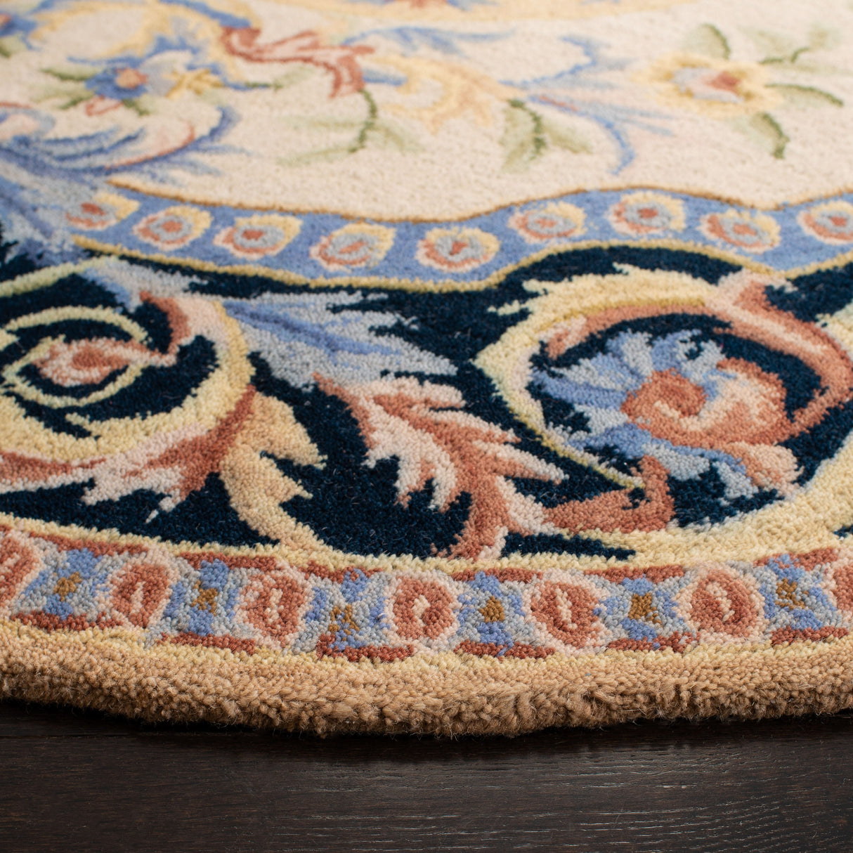 SAFAVIEH Handmade Savonnerie Miracle Traditional Oriental Wool Rug