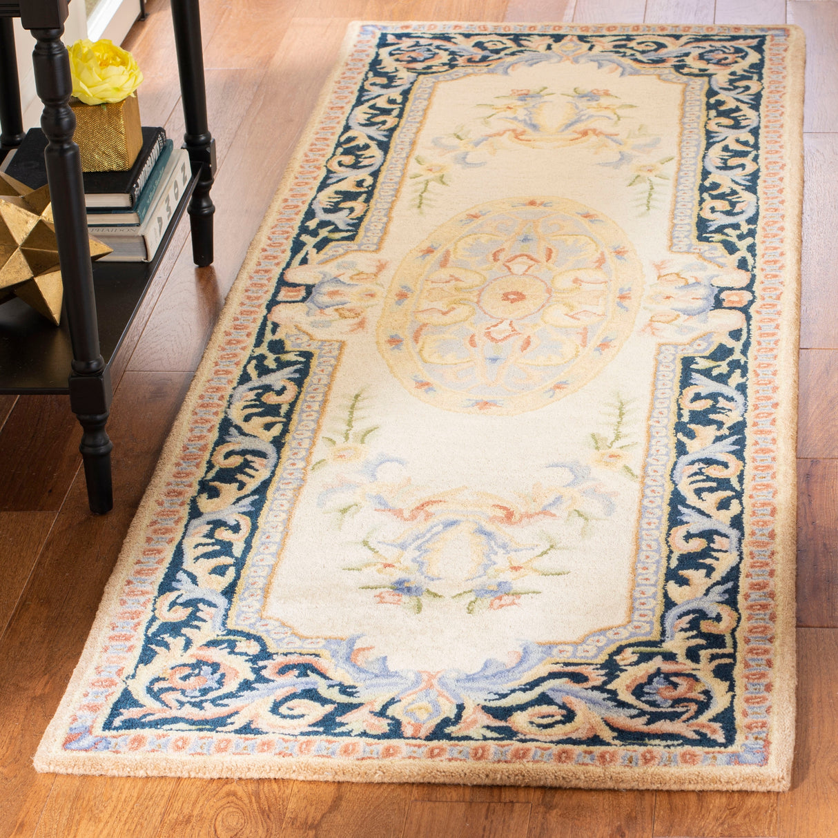 SAFAVIEH Handmade Savonnerie Miracle Traditional Oriental Wool Rug