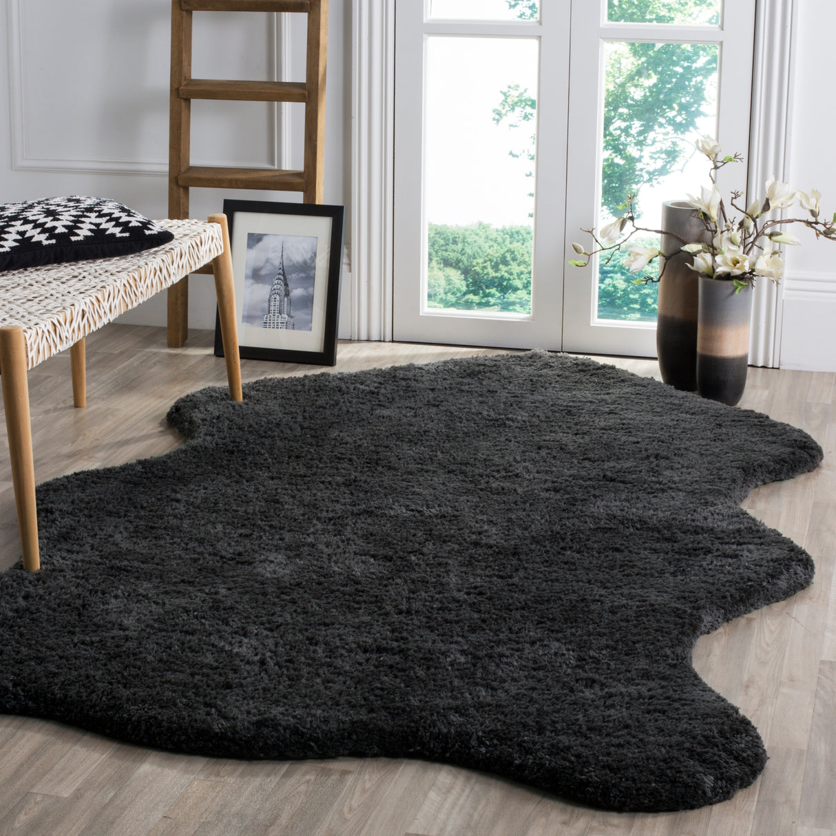 SAFAVIEH Handmade Sheep Shag Nurhayat Solid Rug