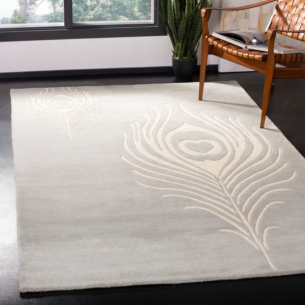 SAFAVIEH Handmade Soho Alyse Peacock Feather N.Z. Wool Rug