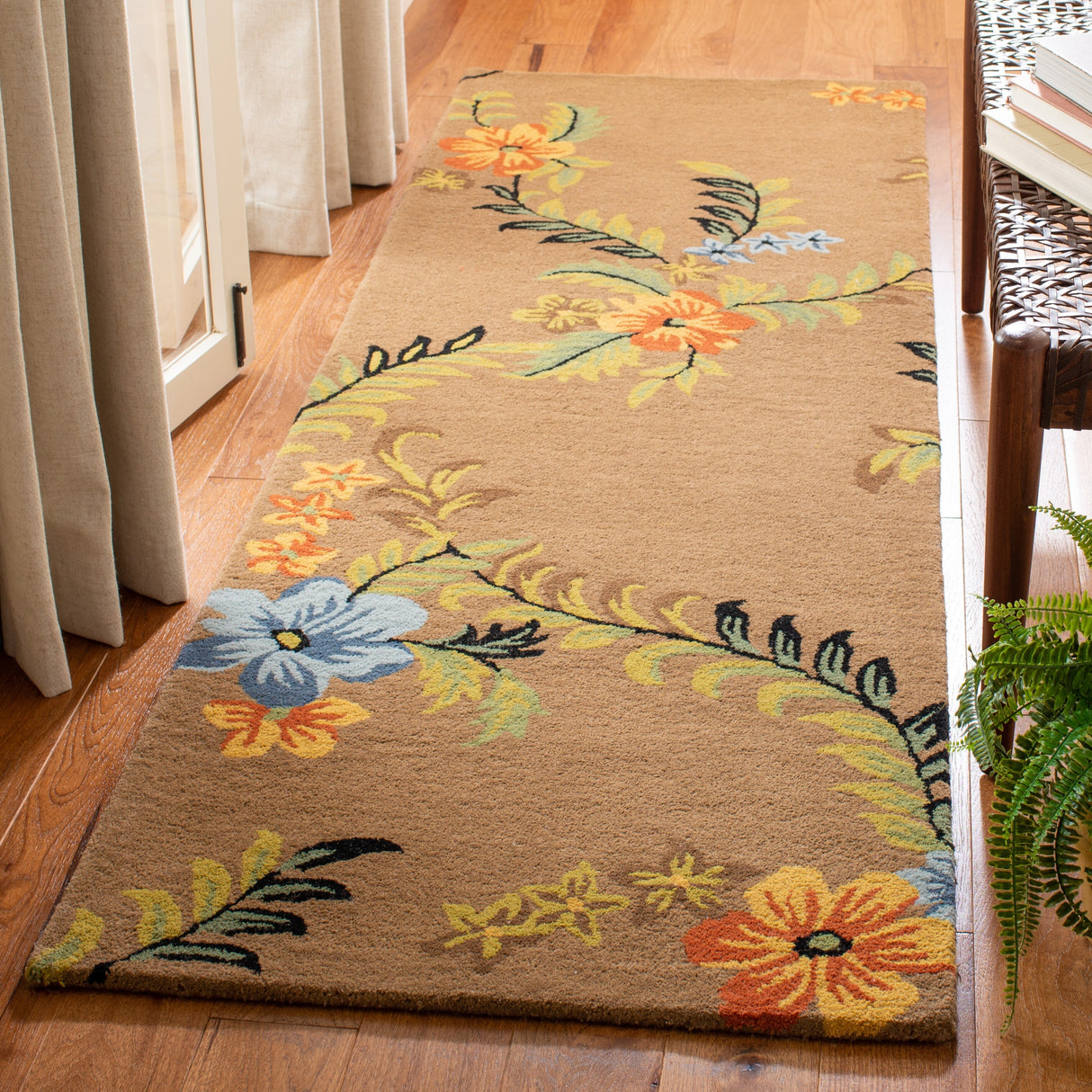 SAFAVIEH Handmade Soho Britni Floral N.Z. Wool Rug