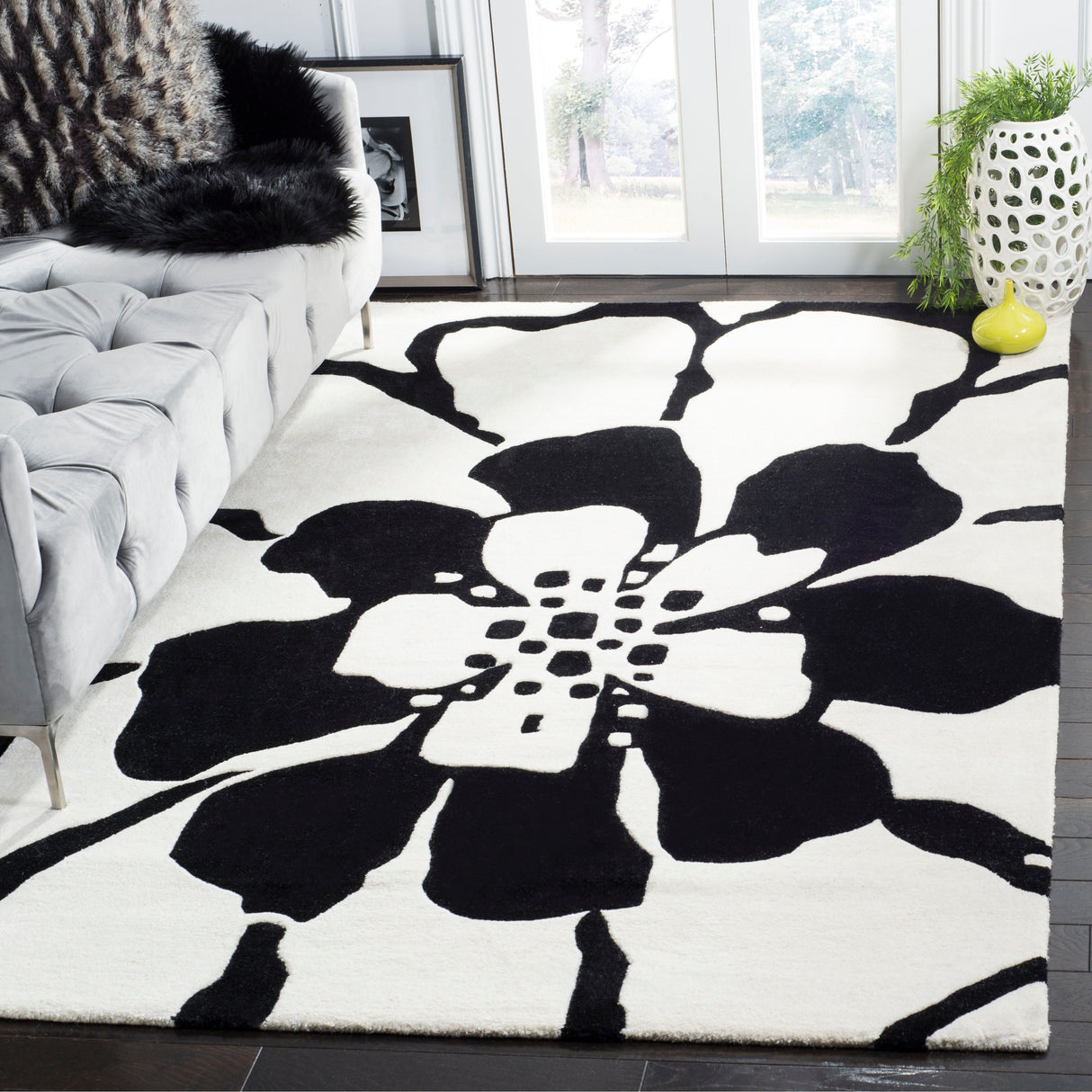 SAFAVIEH Handmade Soho Caitlyn Floral N.Z. Wool Rug