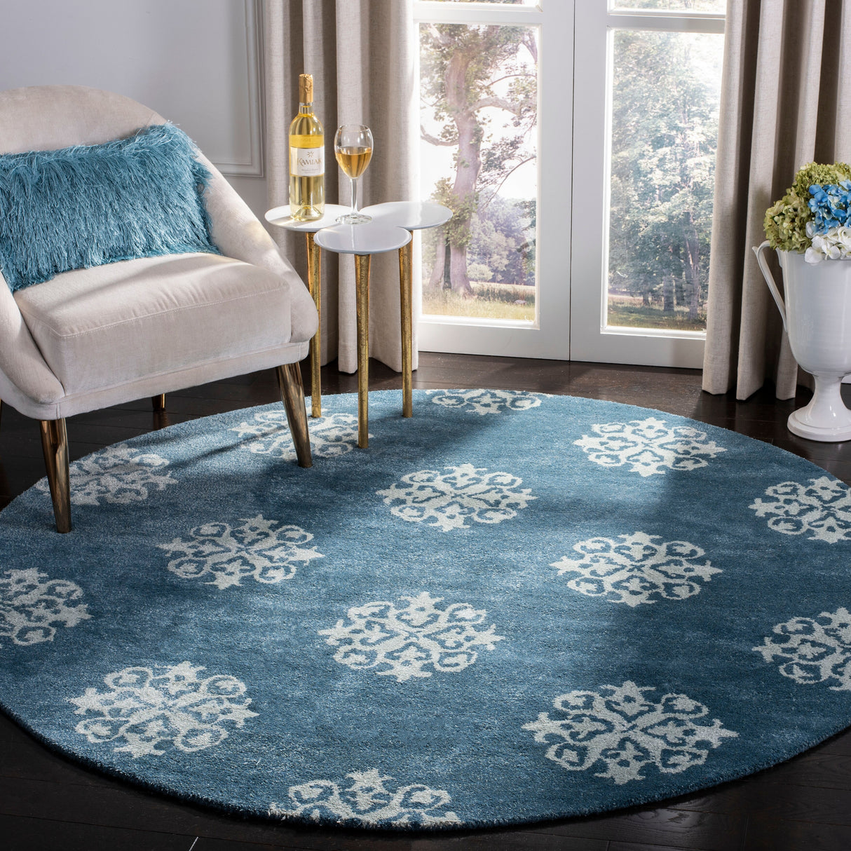 SAFAVIEH Handmade Soho Iliana Medallion N.Z. Wool Rug