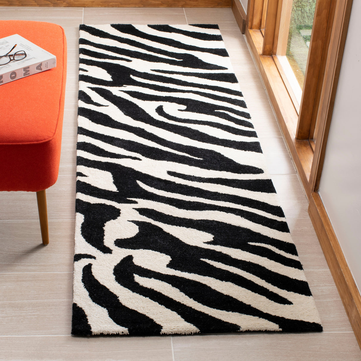 SAFAVIEH Handmade Soho Kasandra Zebra N.Z. Wool Rug