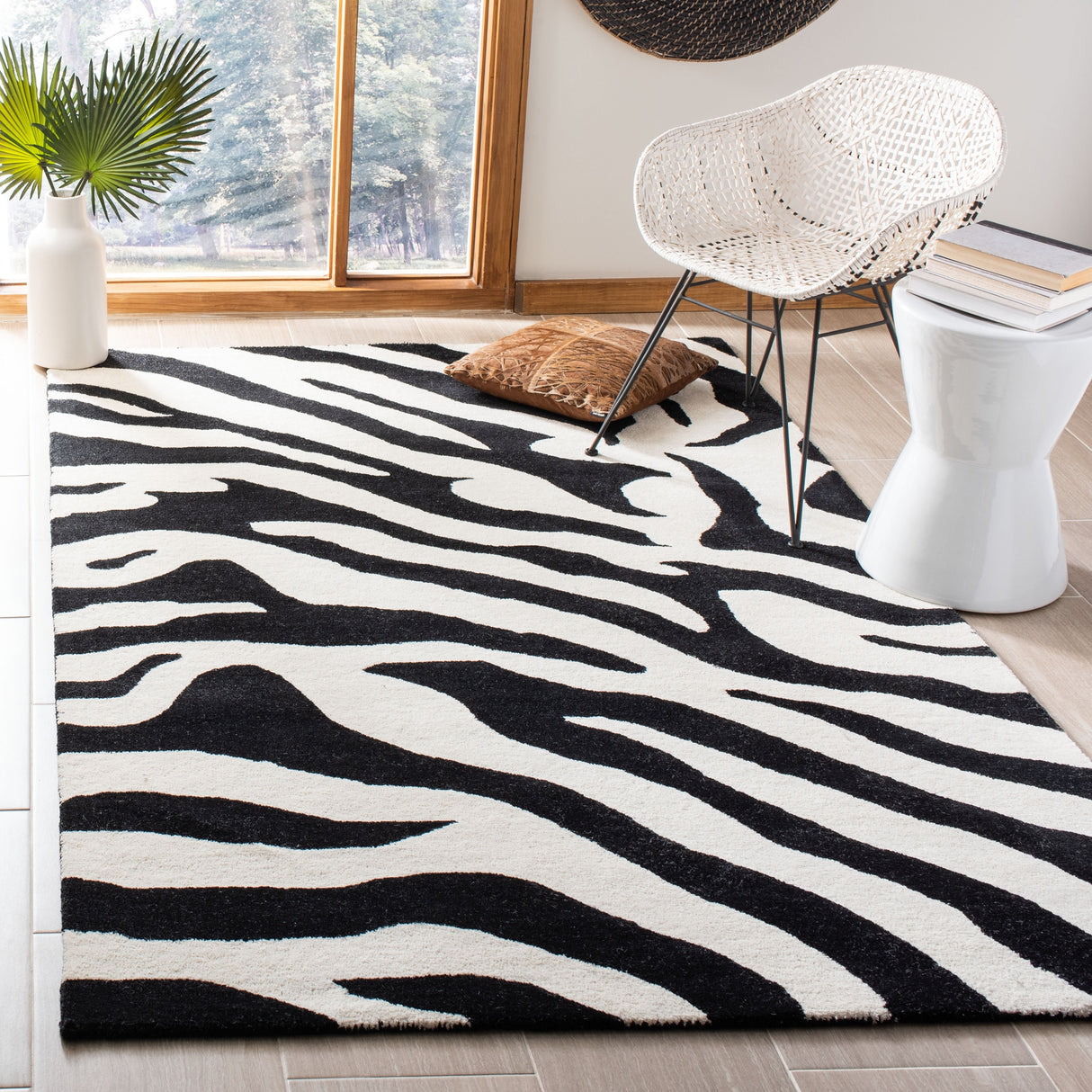 SAFAVIEH Handmade Soho Kasandra Zebra N.Z. Wool Rug