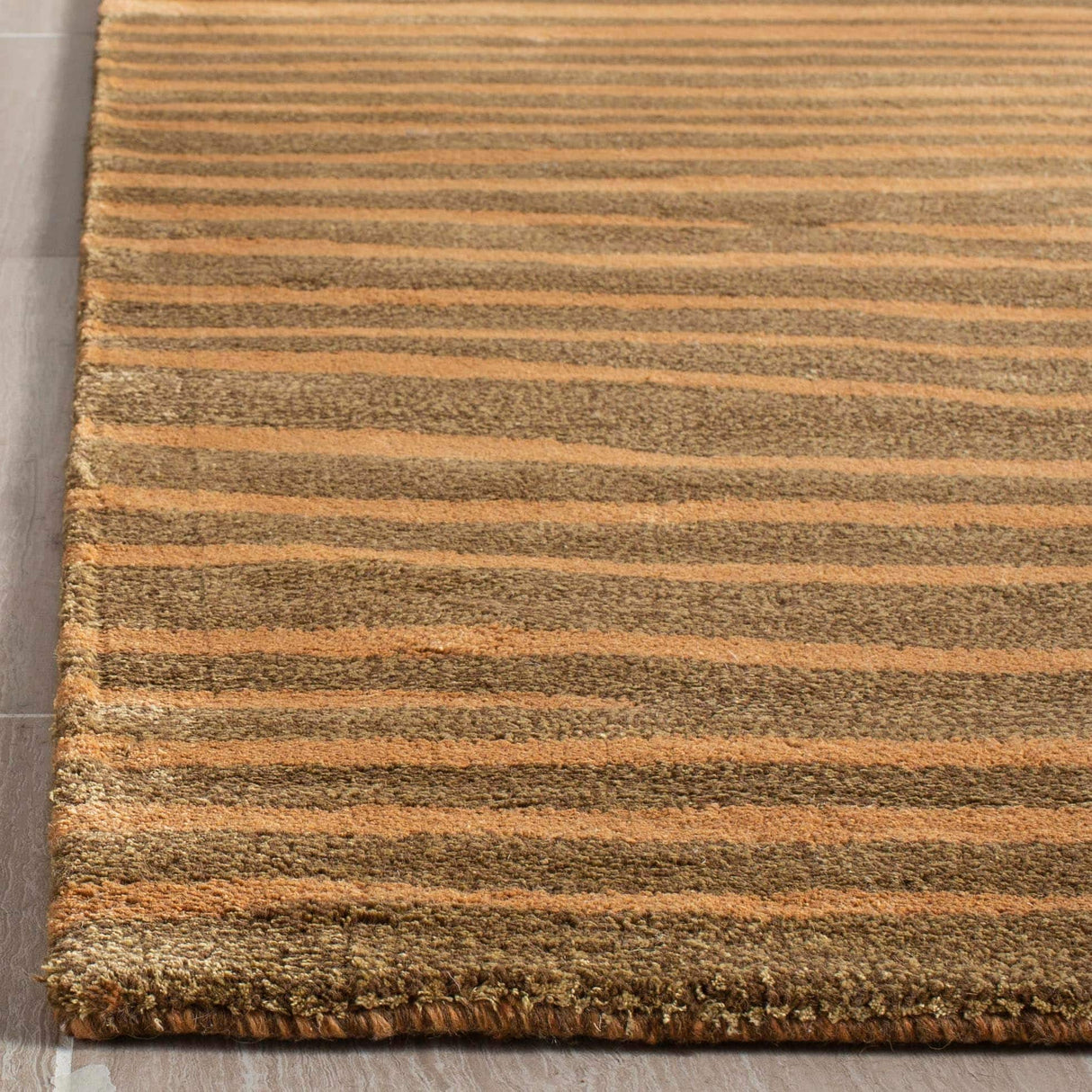 SAFAVIEH Handmade Soho Katlyn Stripes N.Z. Wool Rug